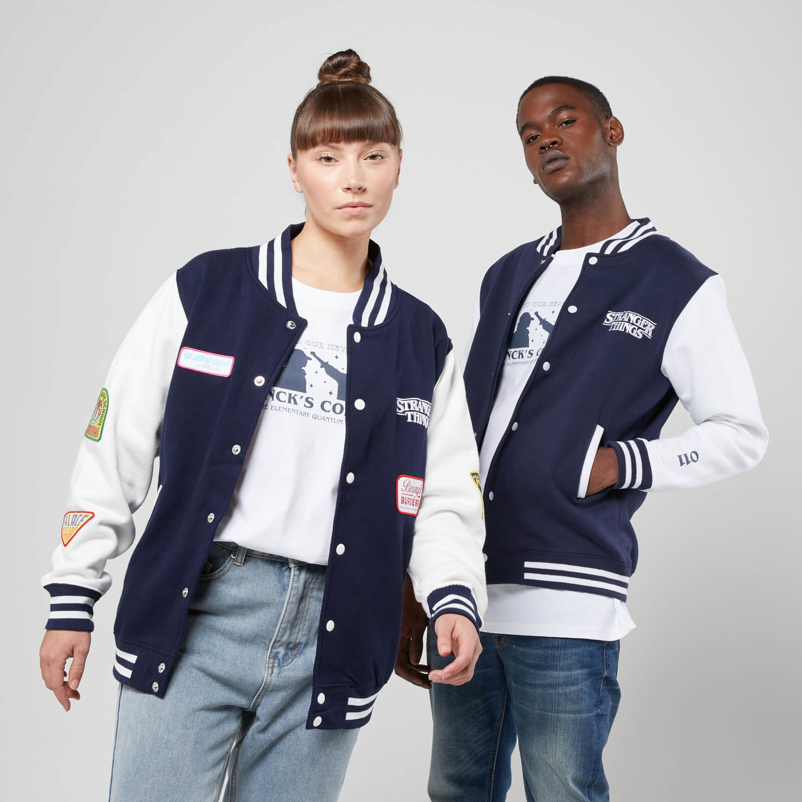 Stranger Things Friends Don't Lie Veste TEddy Unisexe - Marine / Blanc - XXL - Navy / White
Stranger Things Friends Don't Lie Veste TEddy Unisexe - Marine / Blanc - XXL - Navy / White