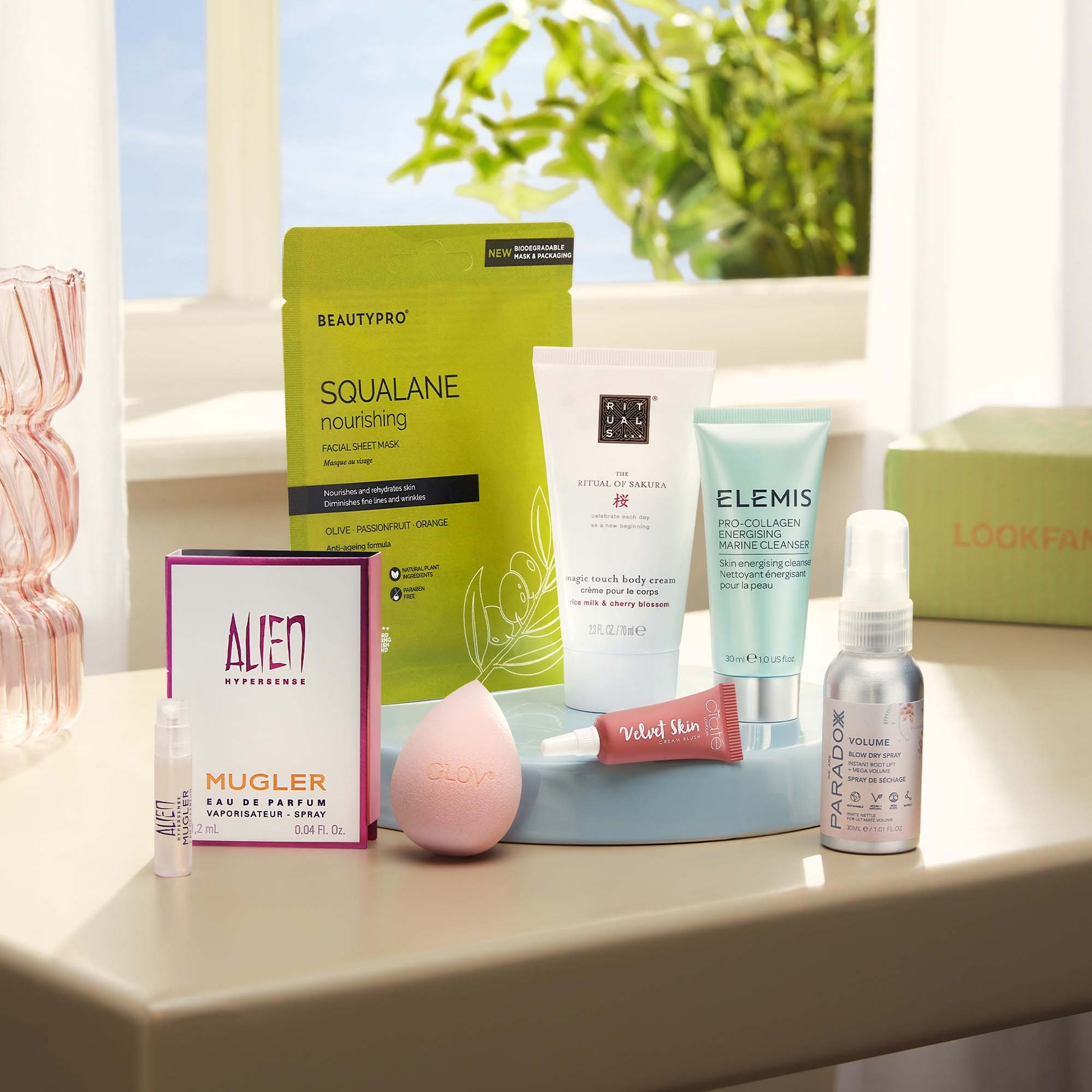 LOOKFANTASTIC THE BOX: April Edit (worth over EUR71) - 12 Months