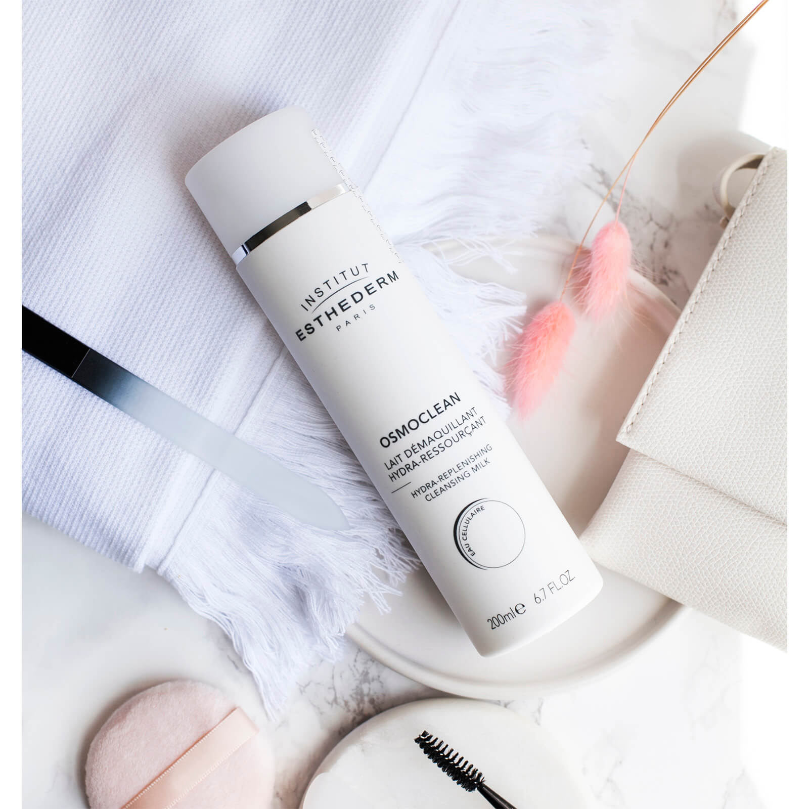 Institut Esthederm Osmoclean Hydrating Cleansing Milk 200ml Institut Esthederm Osmoclean Hydrating Cleansing Milk 200ml