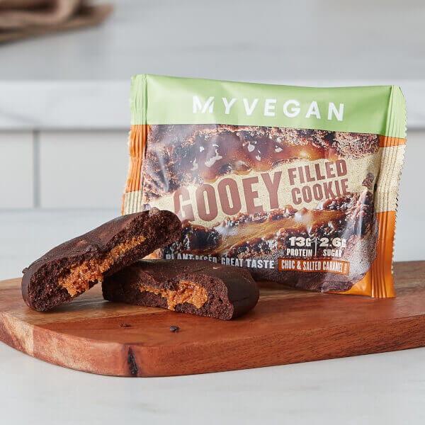 Veganer Protein-Cookie mit Füllung - Choc & Salted Caramel