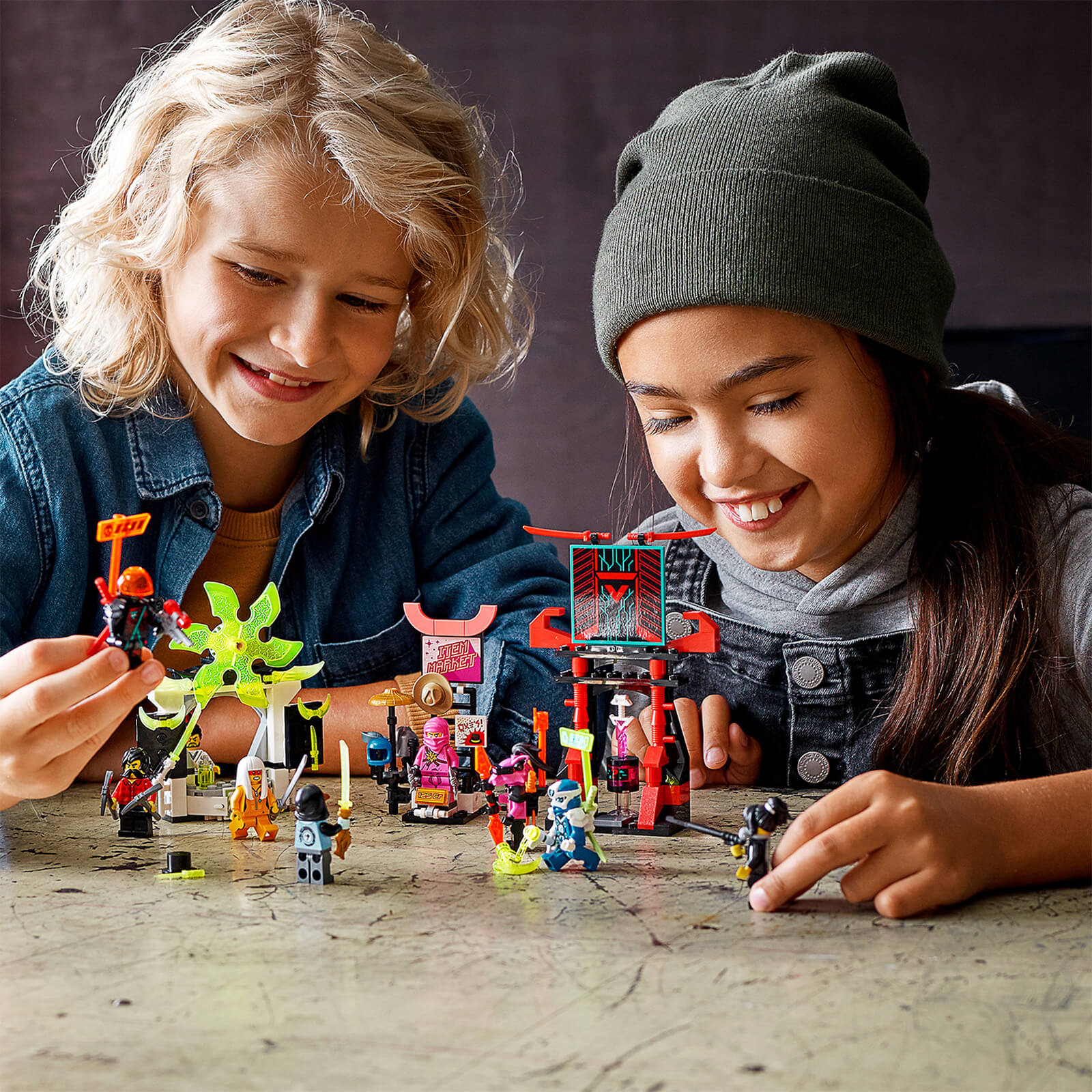 LEGO NINJAGO: Gamer's Market Minifigures: Set (71708)