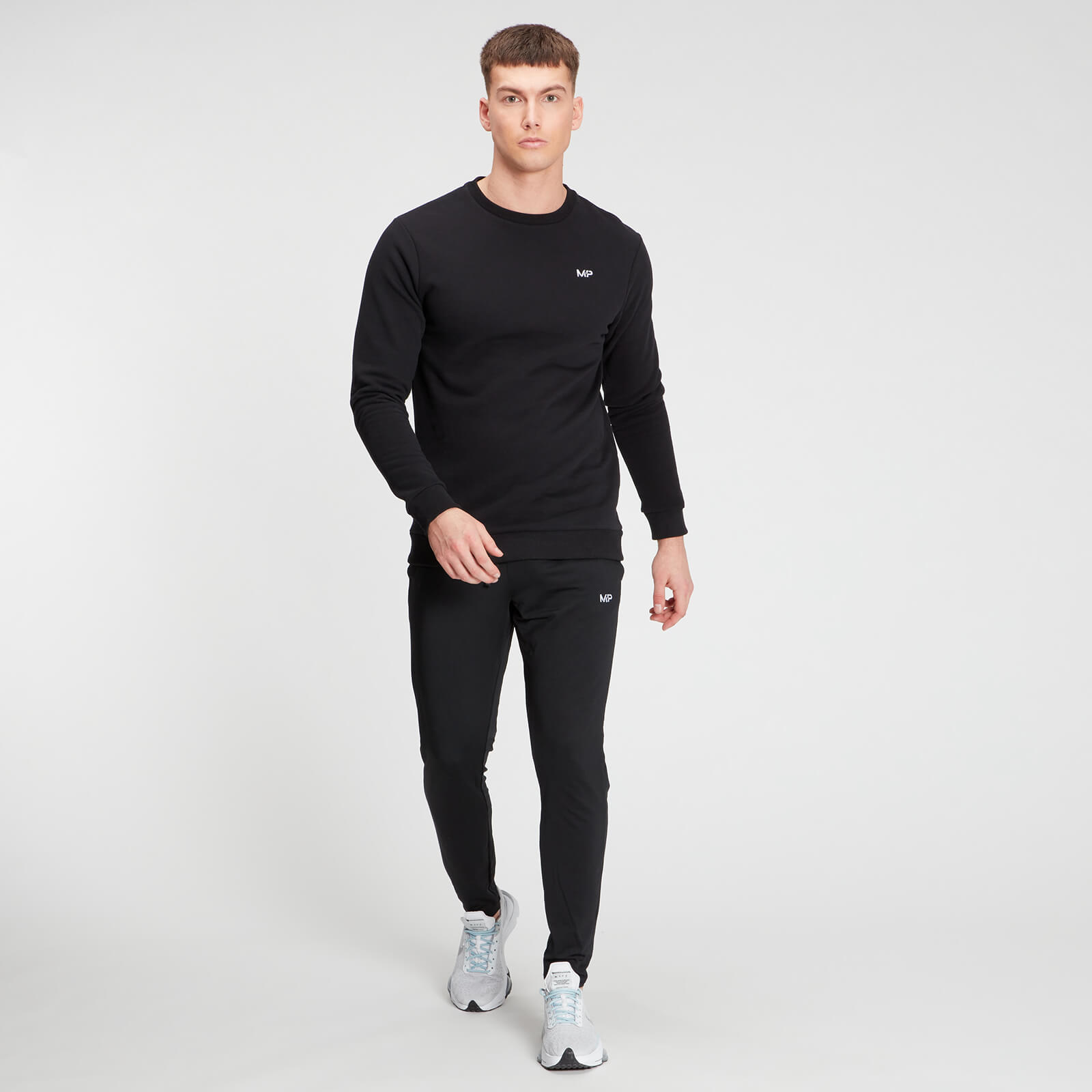 5056307368133 - Herren Essentials Sweater - Schwarz - XS