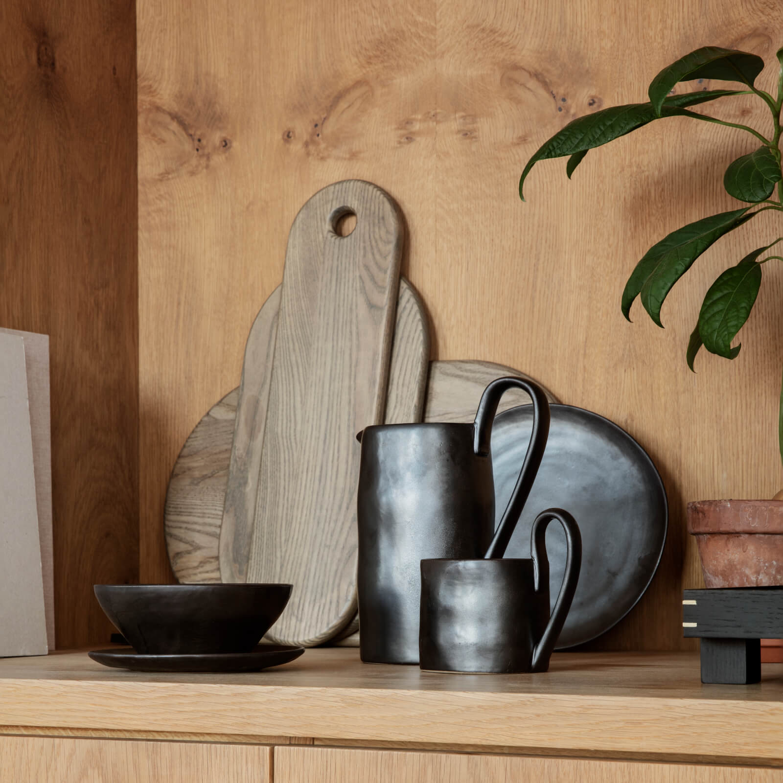Ferm Living - Flow Plate In Black Ceramic Medium 22 Cm