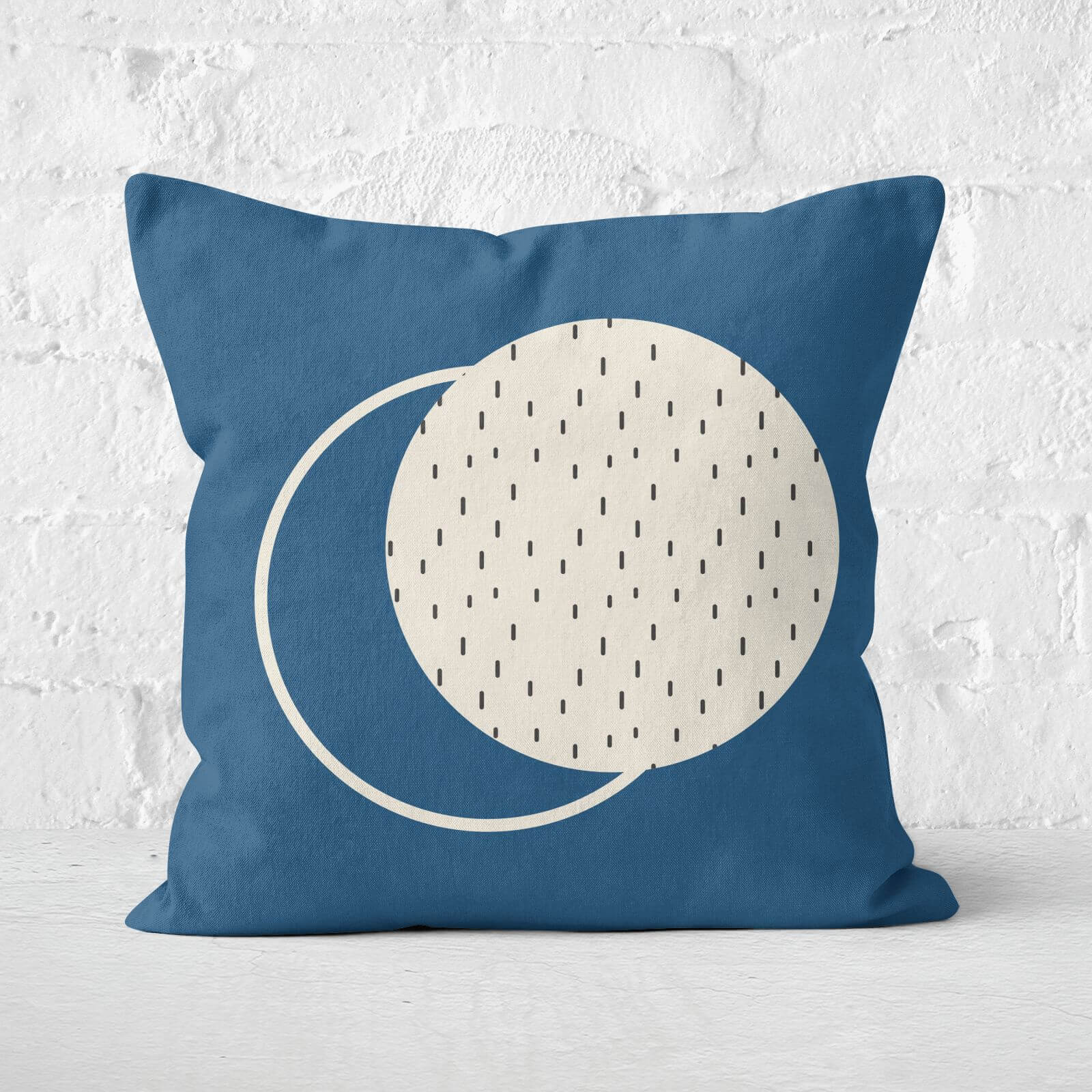 Double Dashed Circle Square Cushion - 60x60cm - Soft Touch
