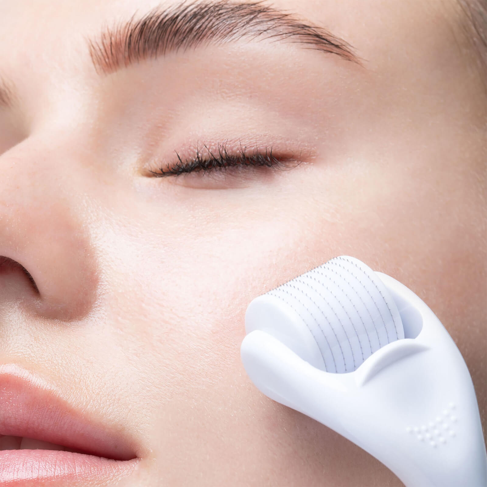 Thumbnail - brushworks HD Micro Needle Derma Roller