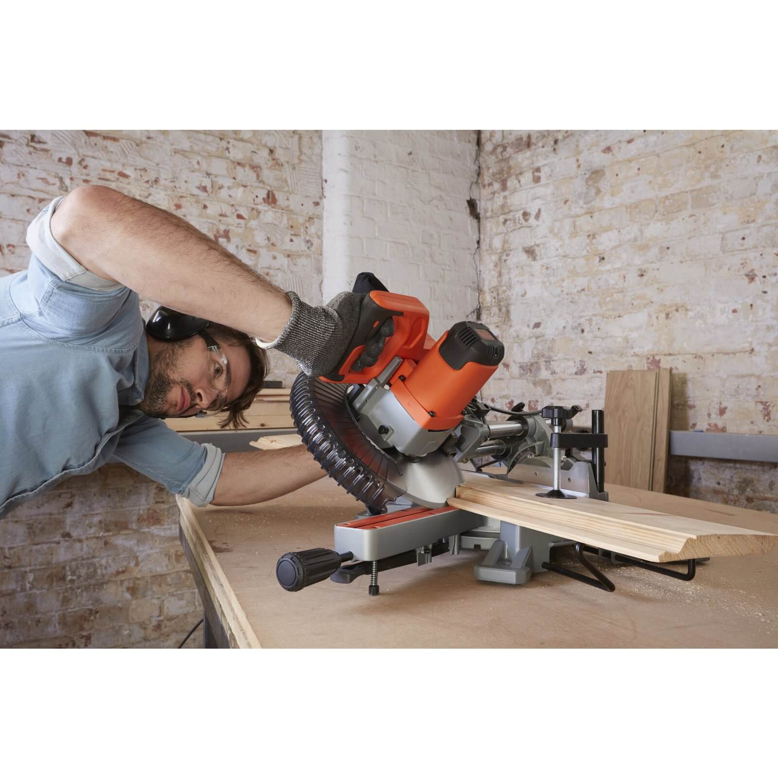 Photo of Black+decker 216mm 1600w Corded Sliding Compound Mitre Saw -bes700-gb-