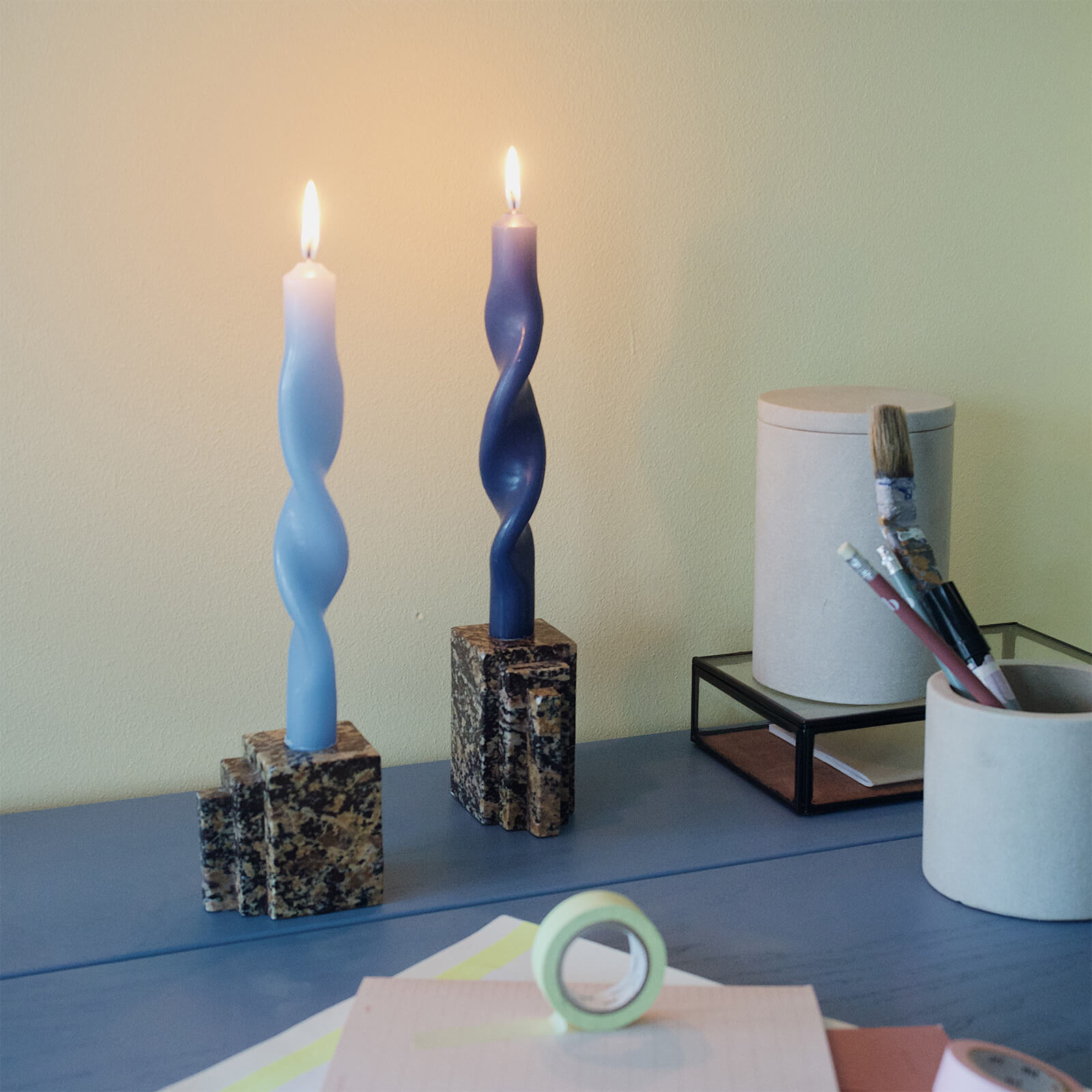 Broste Copenhagen Set de 2 bougies bleu foncé Twist - 