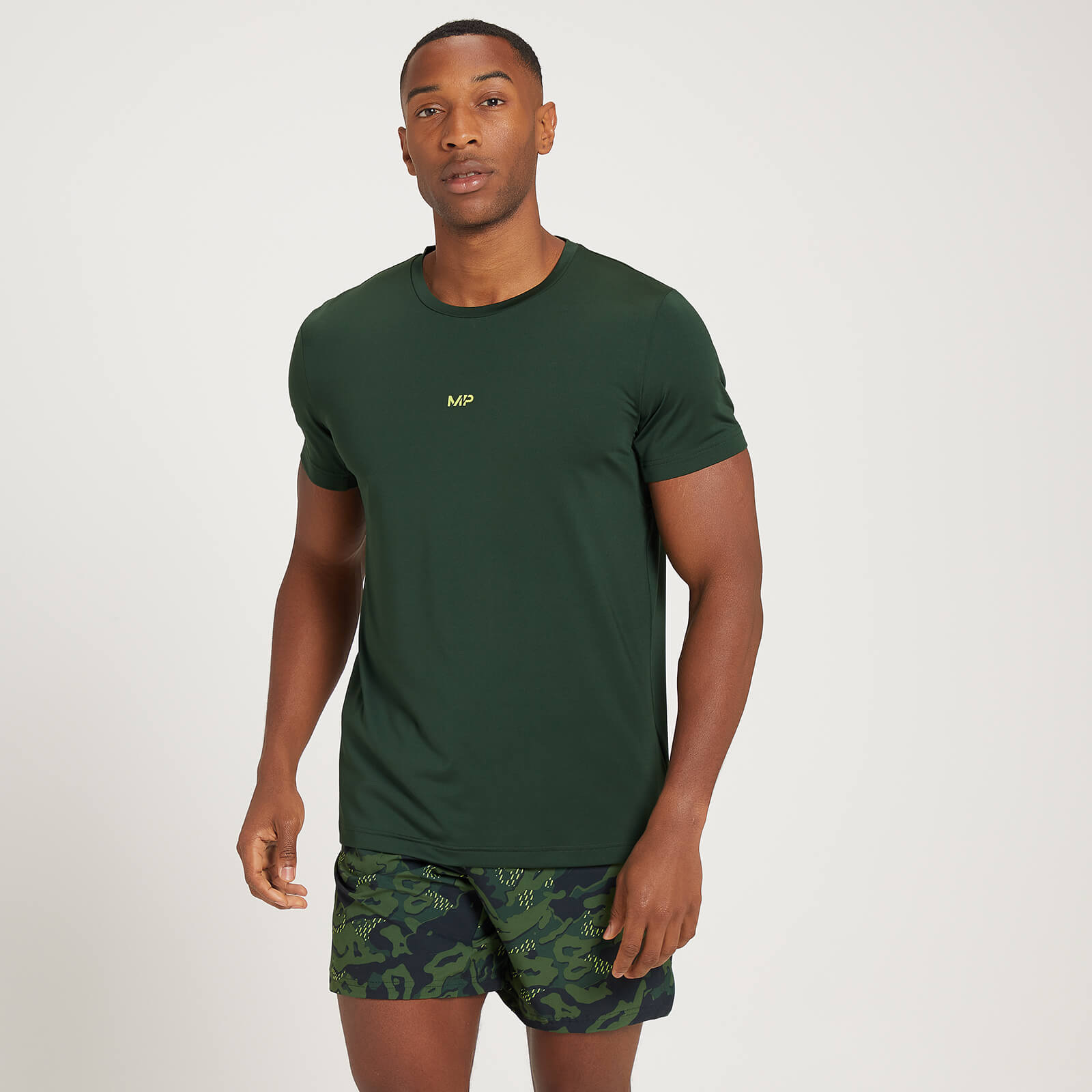 Camiseta de manga corta Adapt con estampado de camuflaje para hombre de MP - Verde oscuro - M