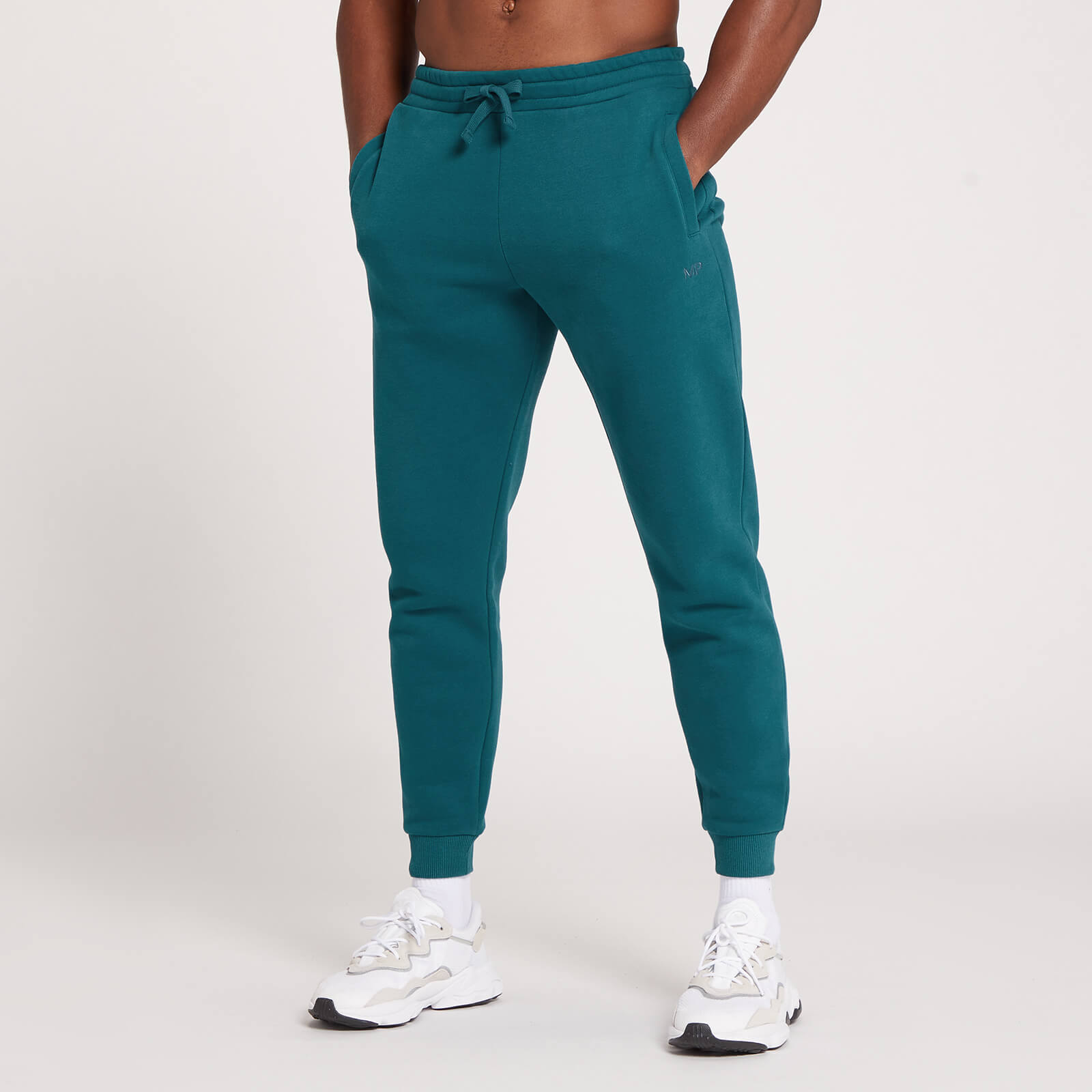 Pantalón deportivo con detalle gráfico de MP repetido para hombre de MP - Verde azulado oscuro - XS