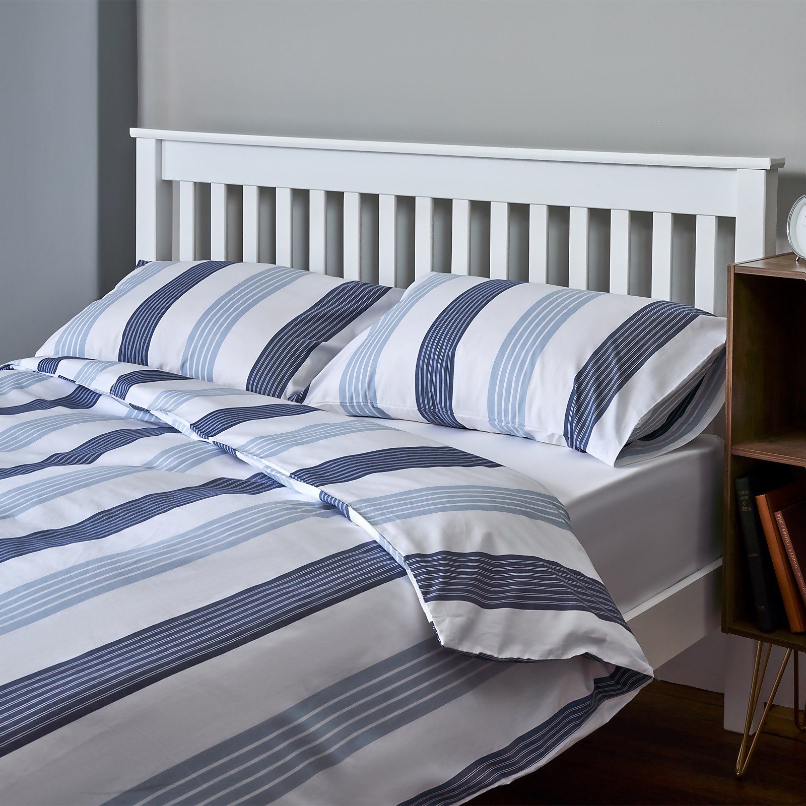 Photo of The Willow Manor 100 Cotton Percale Single Duvet Set Oxford Stripe - Blue