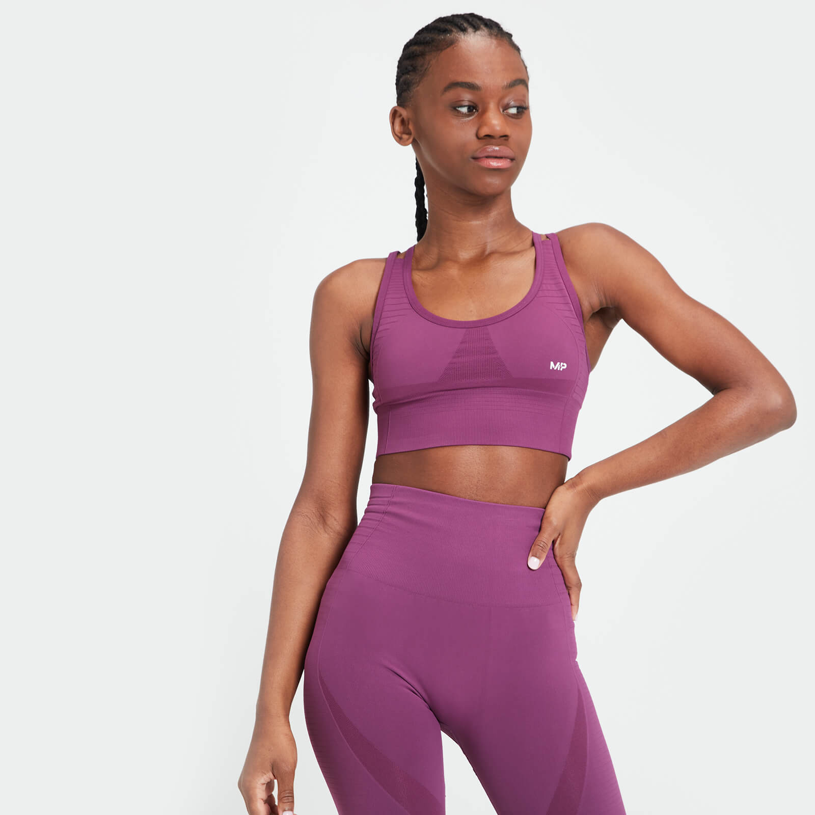Artikel klicken und genauer betrachten! - Dieser nahtlose Sport-BH wurde aus technischen Garnen gefertigt und bietet eine konturgebende Textur. Die hochelastische Strickkonstruktion schränkt die Bewegungsfreiheit nicht ein und ermöglicht so ein besseres Training.Belüftungen an Körperbereichen, in denen du mehr schwitzt, halten dich bei deinem Training länger kühl. | im Online Shop kaufen