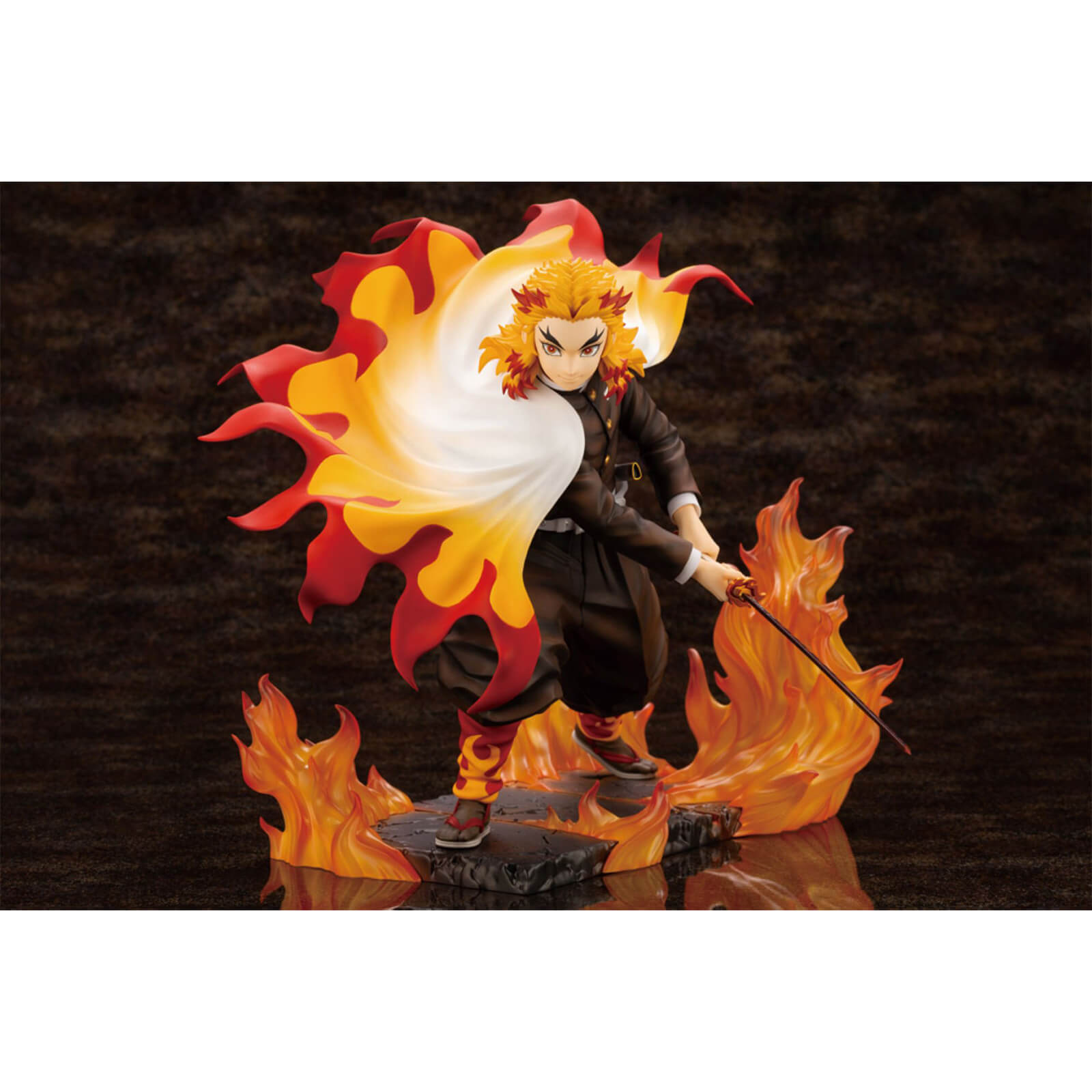 Kotobukiya Demon Slayer: Kimetsu no Yaiba - Estatua ARTFX J Kyojuro Rengoku