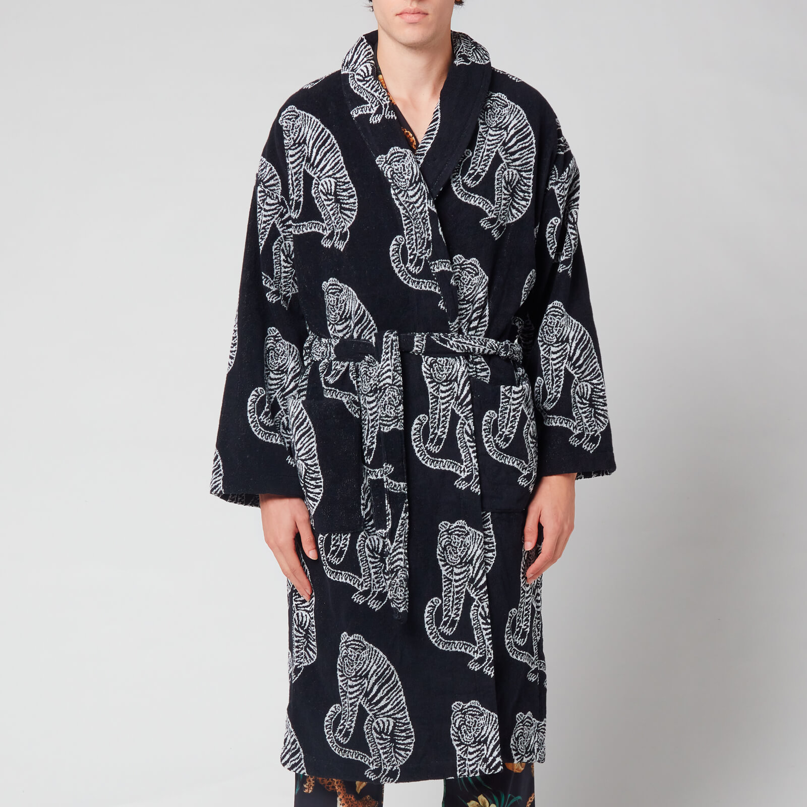 Desmond & Dempsey Men's Tiger Print Towel Robe - Black/Cream - S