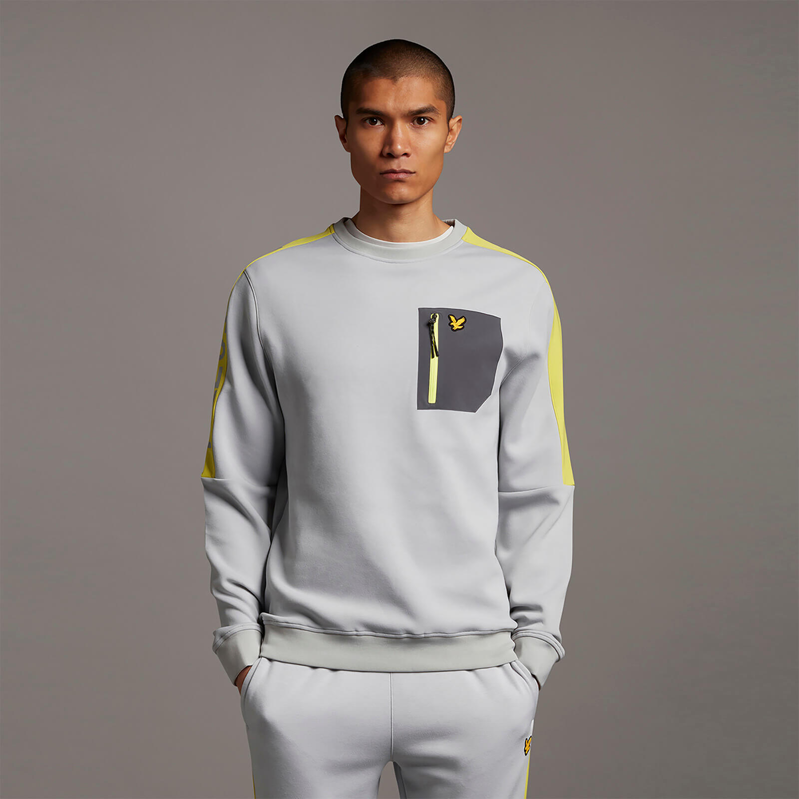 

Overlay Crew with Chest Pocket - Pebble - L