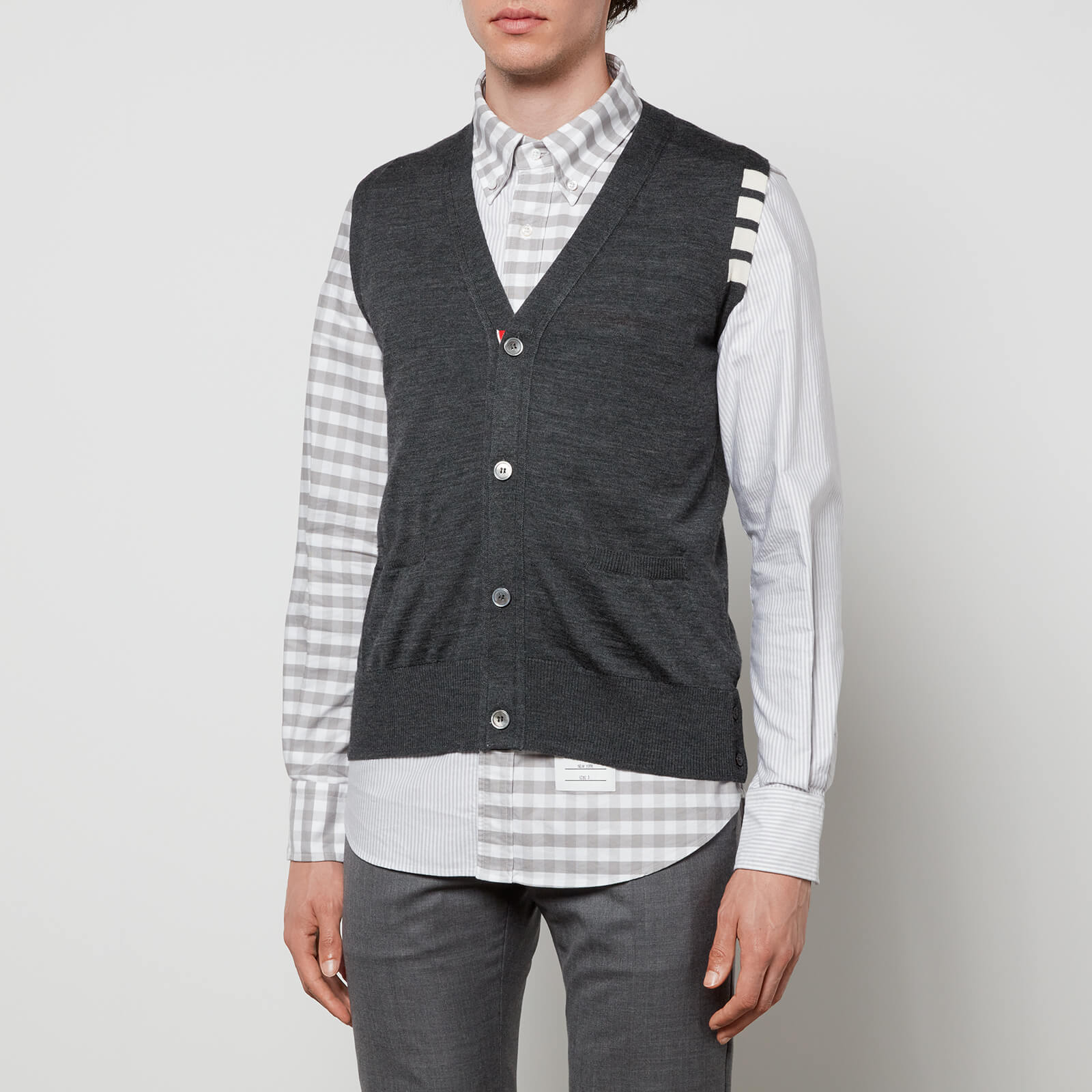 thom browne men's 4-bar classic v-neck knit vest - dark grey - 5/xxl