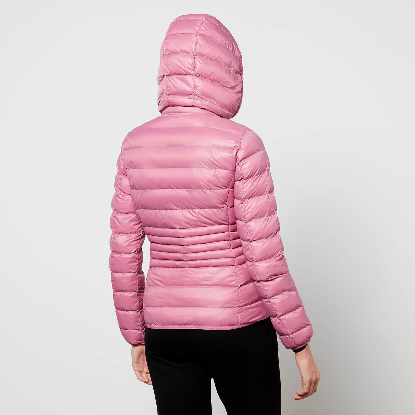 Artikel klicken und genauer betrachten! - Cut from matte pink shell with lightweight insulation, this slim-fitting EA7 puffer jacket is designed as a training layer. Baffle quilted throughout with a narrowed waist, it is equipped with a removable hood and multiple pockets. It is signed off with signature branding at the chest. | im Online Shop kaufen