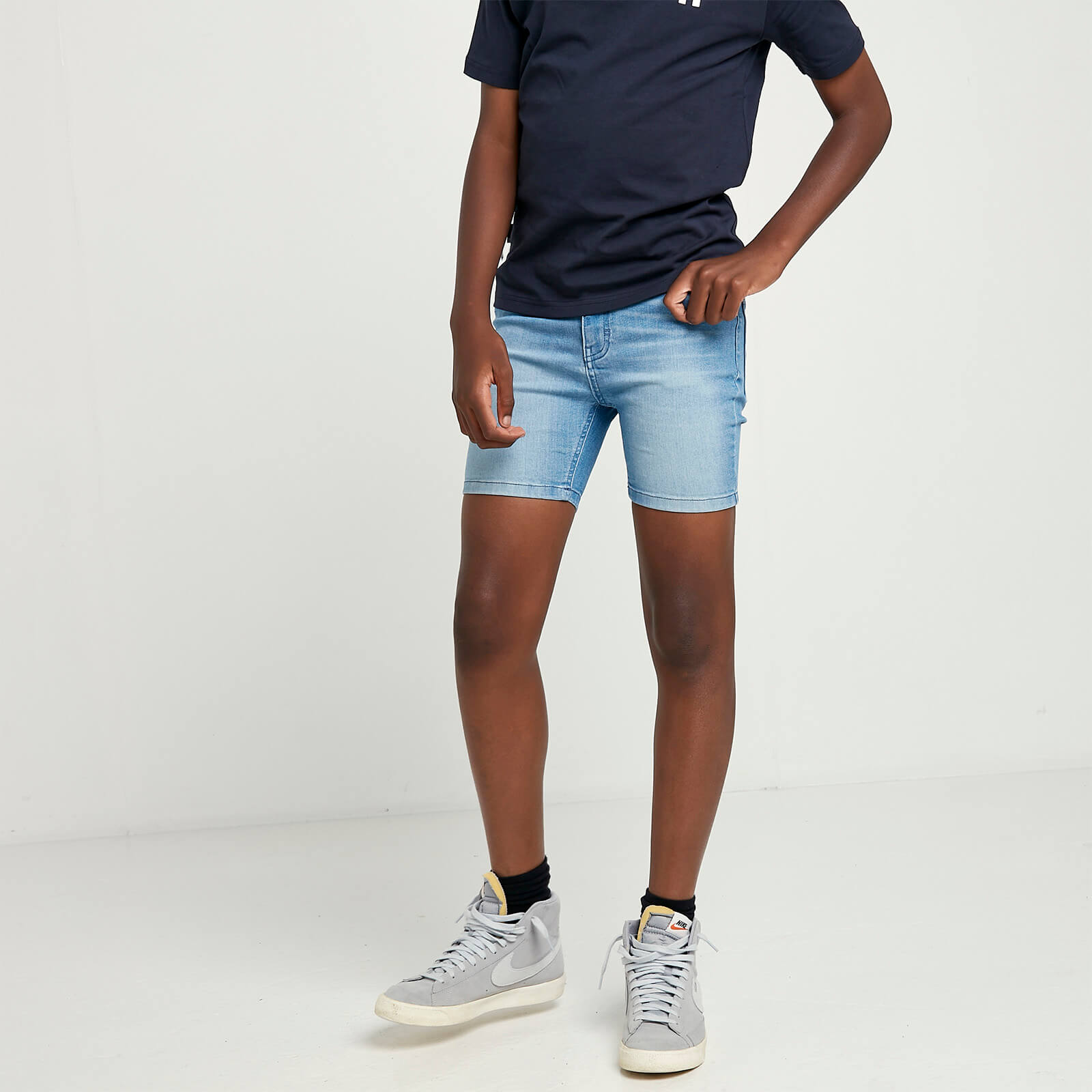 junior sustainable denim shorts – light blue wash - 12-13 years