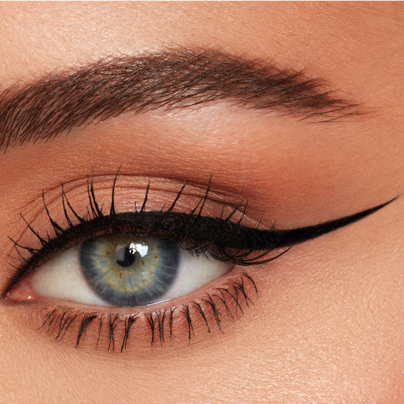 Thumbnail - ICONIC London Enrich and Elevate Eyeliner – Schwarz 2 x 0,4 ml