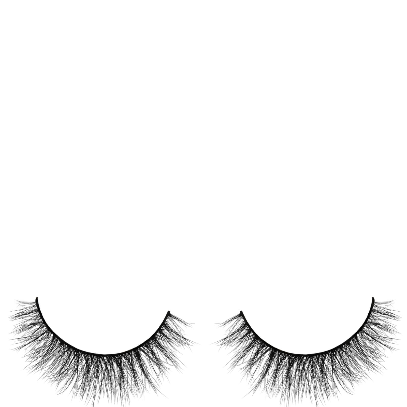 Artikel klicken und genauer betrachten! - Made from hemp-derived plant fibres, Velour’s Plant Fibre a New Leaf Lashes are a vegan full-volume lash that offers up to 20 wears.  These eco-chic falsies feature a lifted tip and different-length lashes for a layered, full-bodied effect. The wispy design accentuates the eyes, adding a touch of glamour to your look. | im Online Shop kaufen