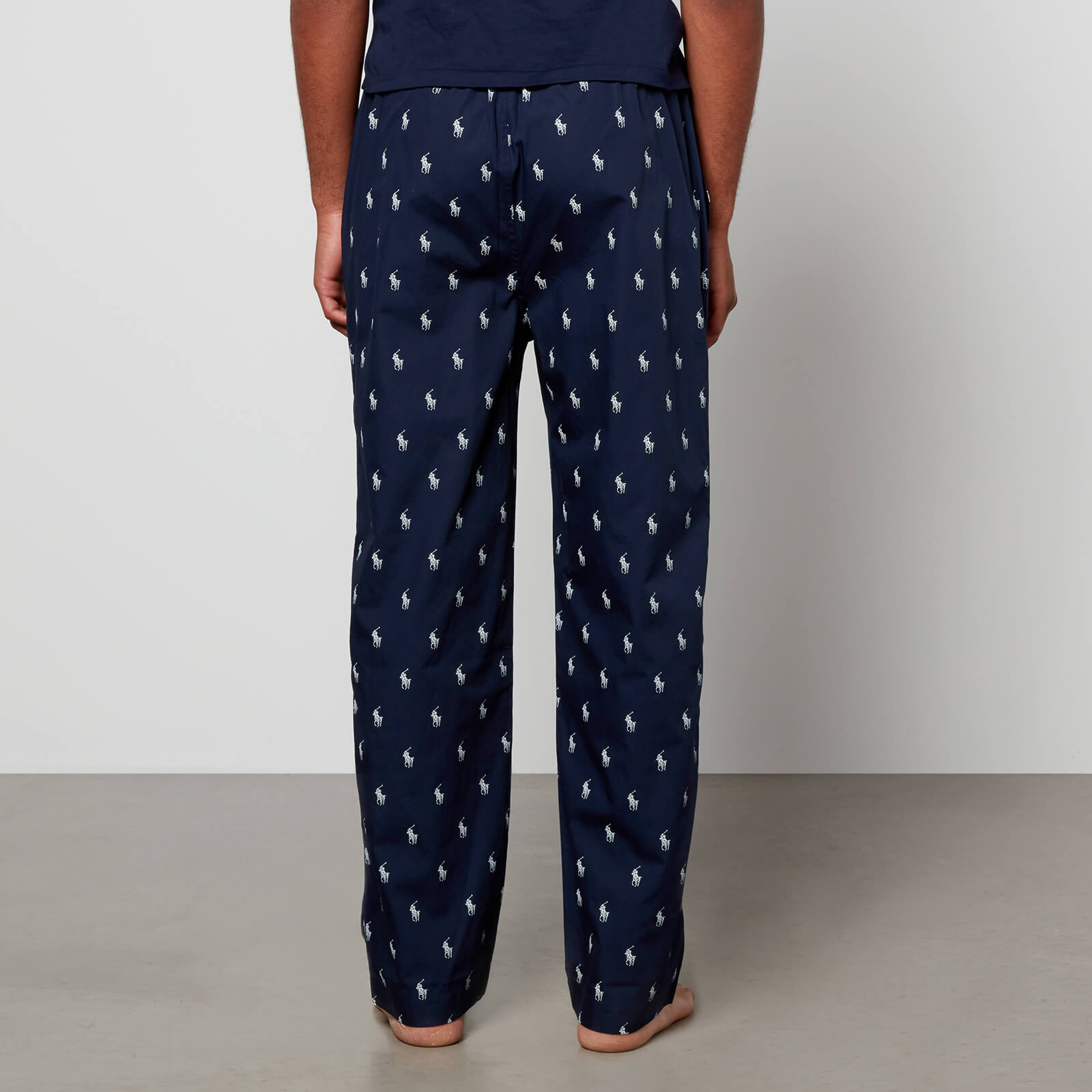 Artikel klicken und genauer betrachten! - Polo Ralph Lauren's pyjama trousers are printed all over in the brand's signature pony logo. Cut from smooth cotton-poplin, they'll keep you cool and comfortable. Pair them with one of the label's tees. | im Online Shop kaufen