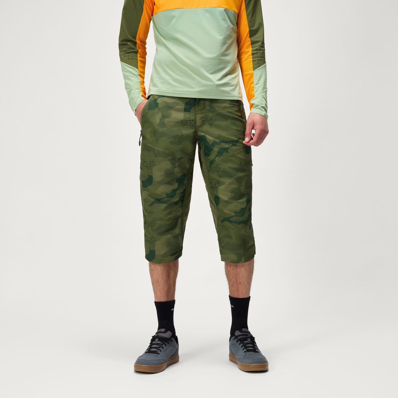 Endura Men's Hummvee 3/4 Shorts (With Liner) - Tonal Olive | Extra 10% off first order.