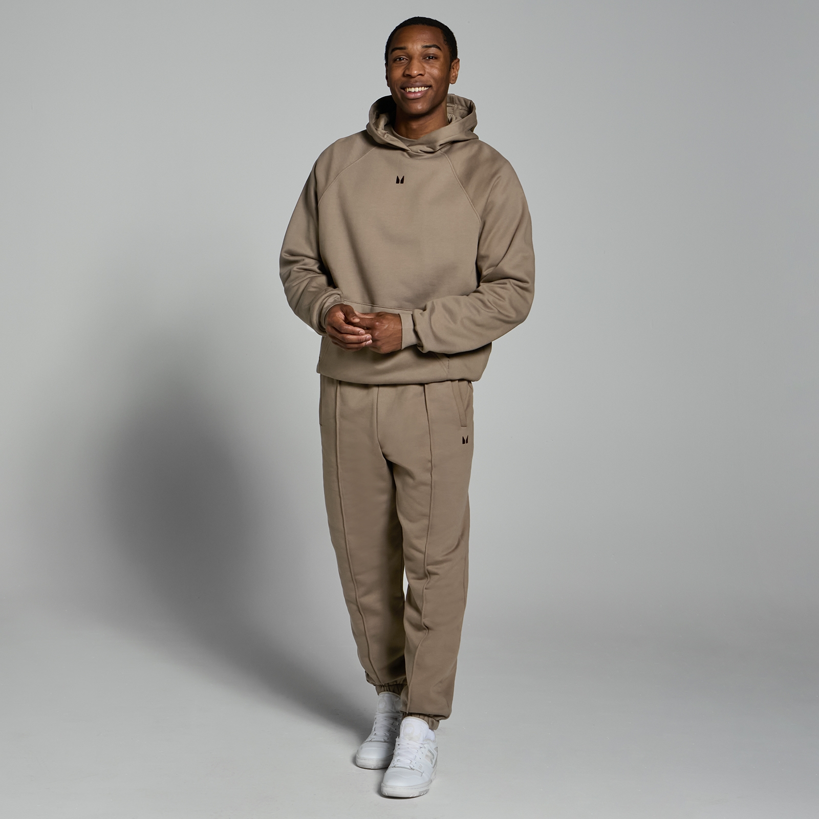 5059883273518 - Herren Lifestyle robuste Oversized Jogginghose – Zartes Braun - M 5059883273518 - Herren Lifestyle robuste Oversized Jogginghose – Zartes Braun - M