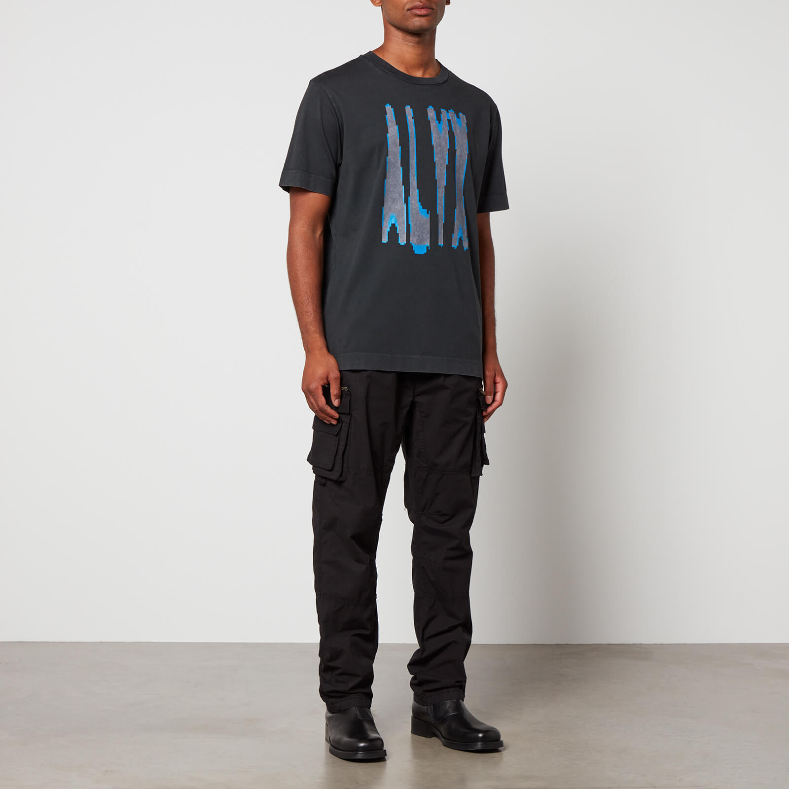 【大人気】1017 ALYX 9SM ダブル スリーブ ロゴ Tシャツ 1017 ALYX 9SM Graphic ALYX Logo T-Shirt - Curated Menswear