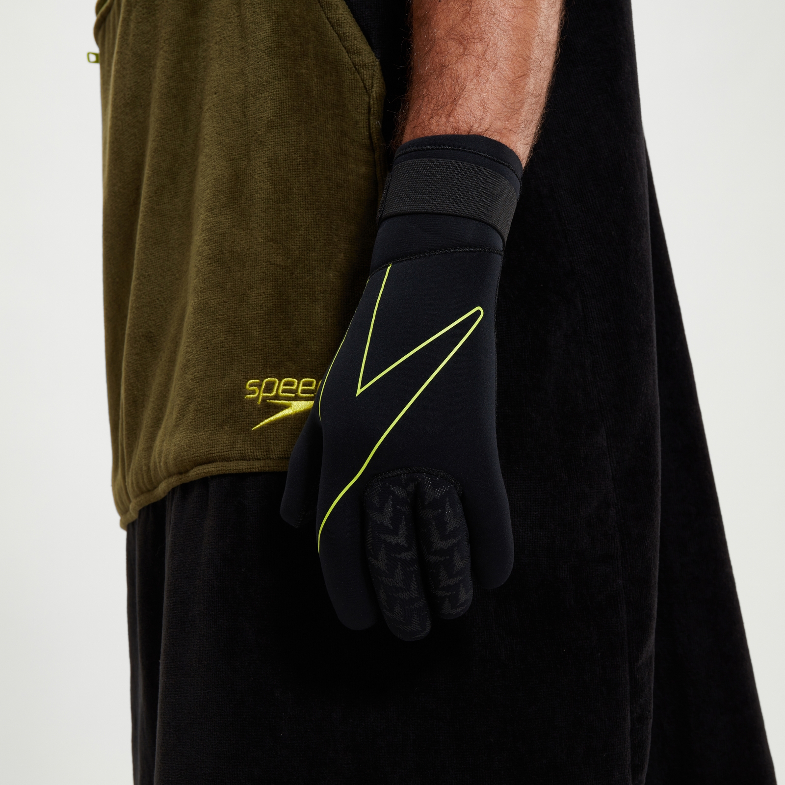 Adult Swim Gloves Black/Yellow