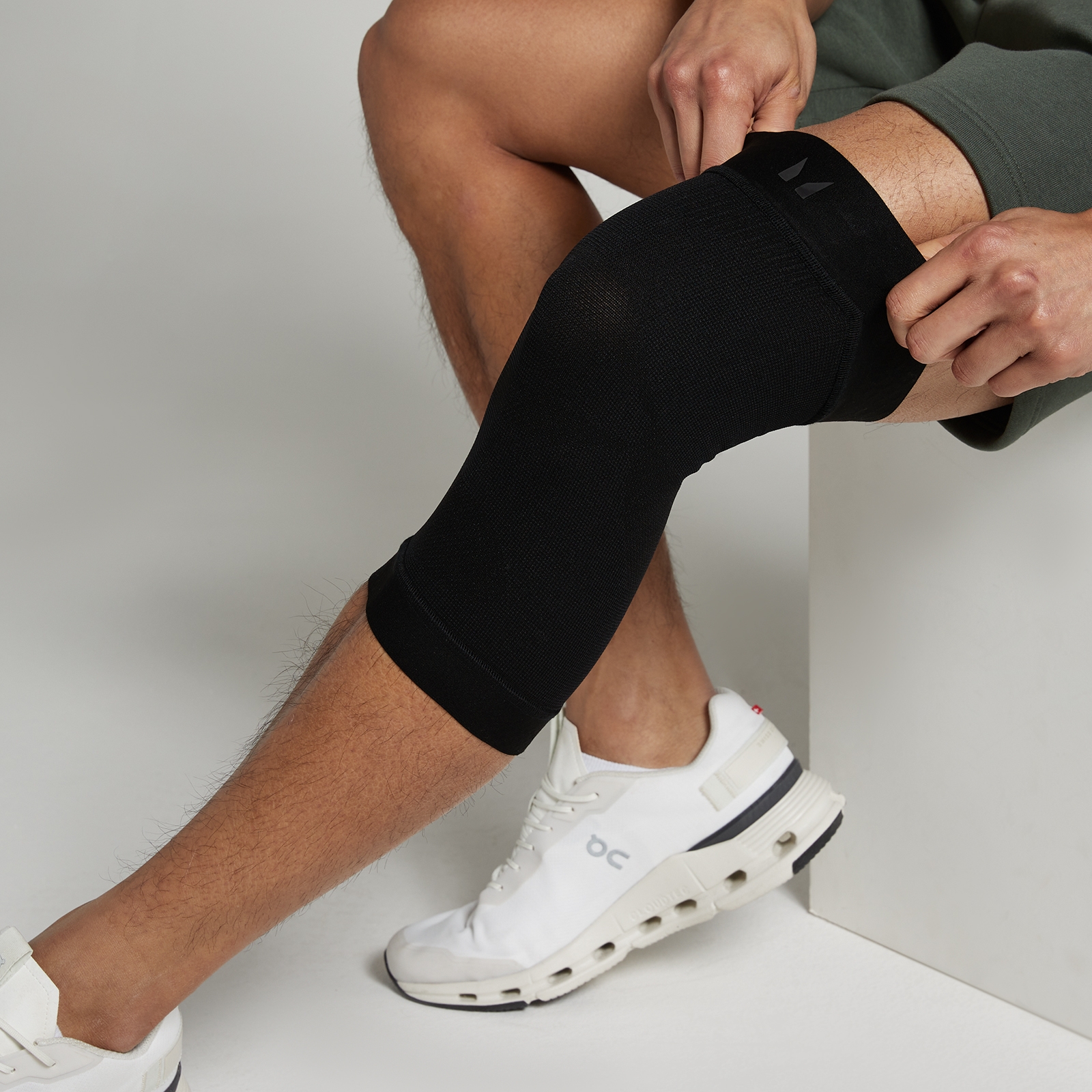 E-shop Bezšvový návlek na koleno MP (jeden) – čierny - M