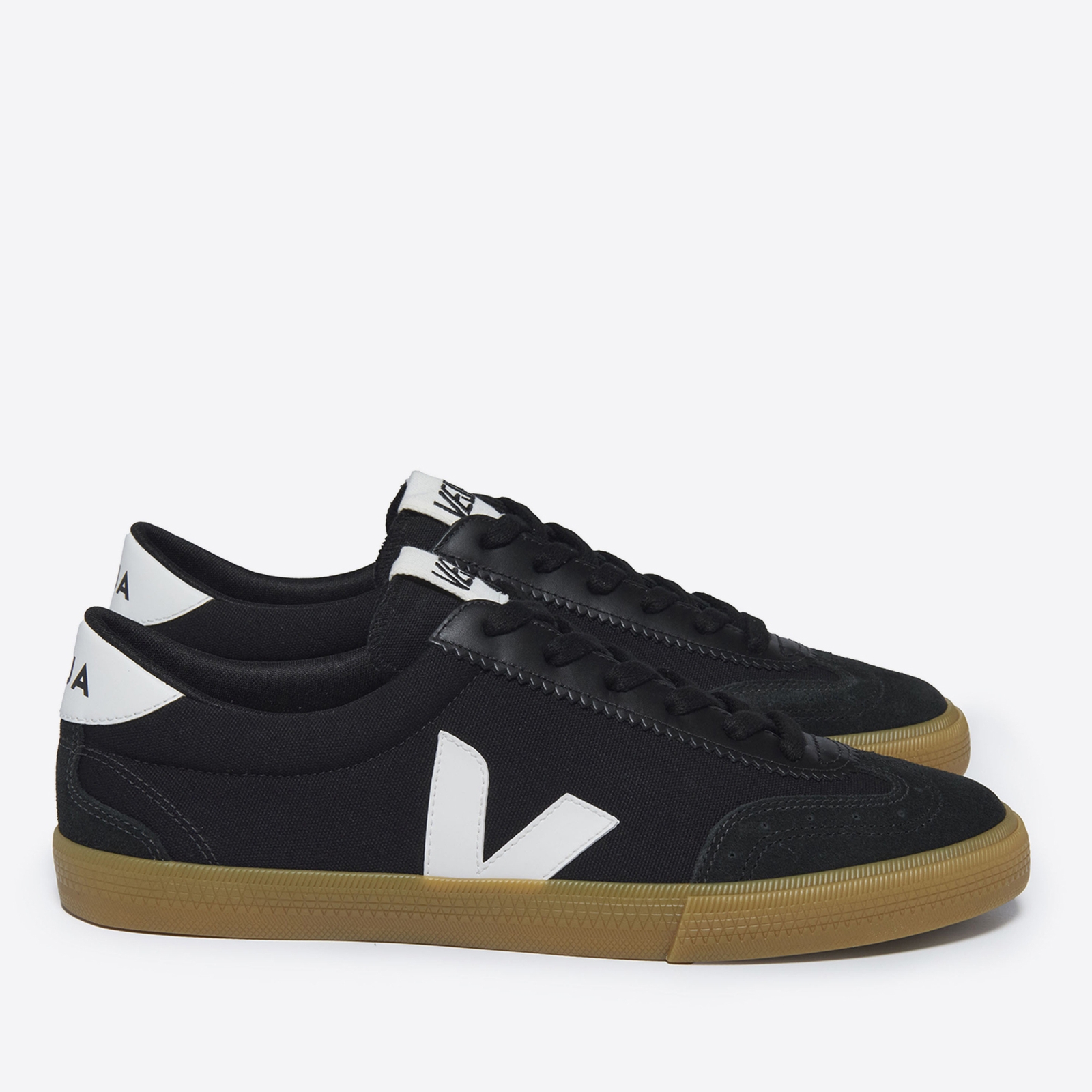 Veja Men's Volley Low Top Trainers - Black/White/Natural - UK 7