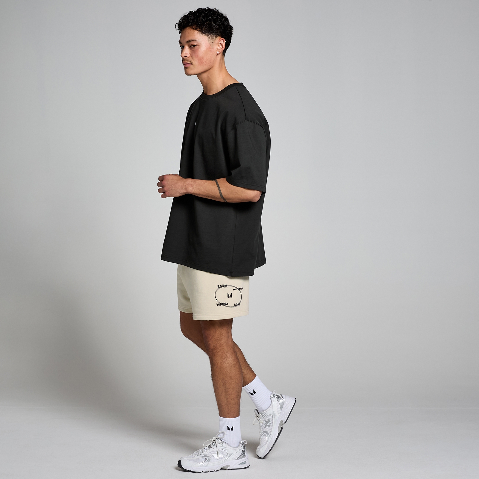 5059883289168 - MP Herren Tracking Sweatshorts mit Grafik – Natürlich - L