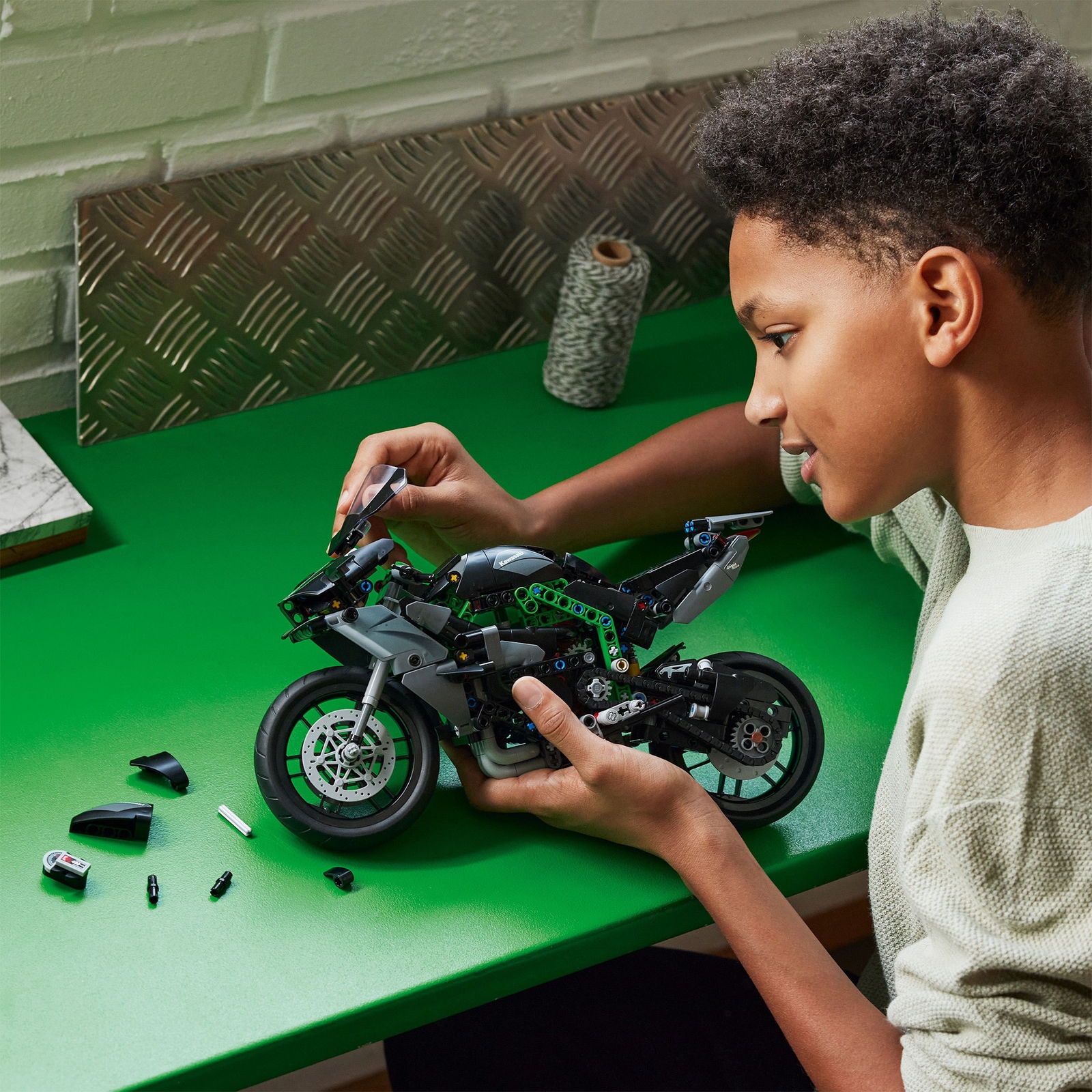 LEGO Technic Kawasaki Ninja H2R Motorcycle Toy Gift Model 42170