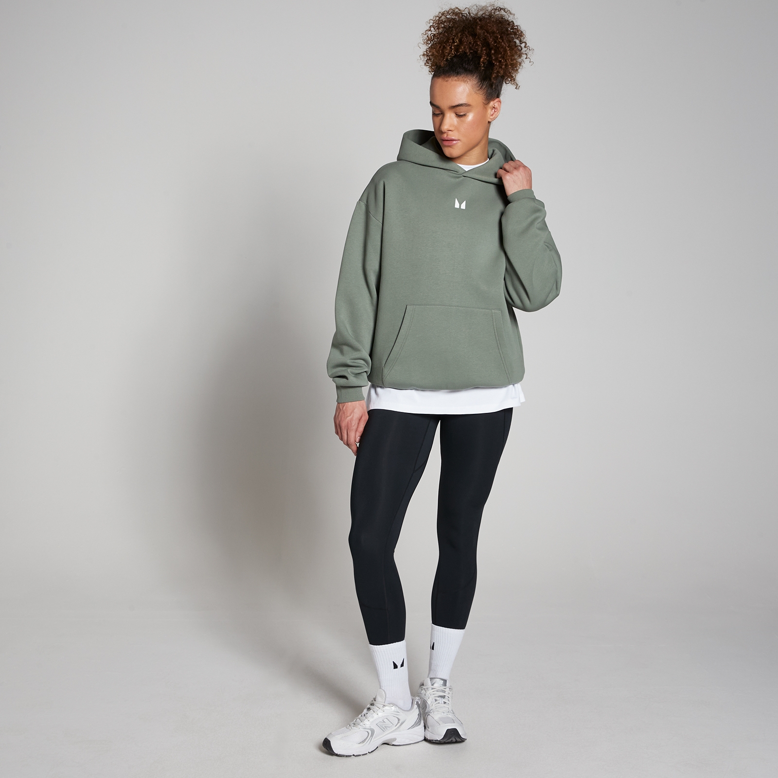 5059883420165 - Move Club Kapuzenpullover mit Grafik – Moosgrün - L-XL 5059883420165 - Move Club Kapuzenpullover mit Grafik – Moosgrün - L-XL
