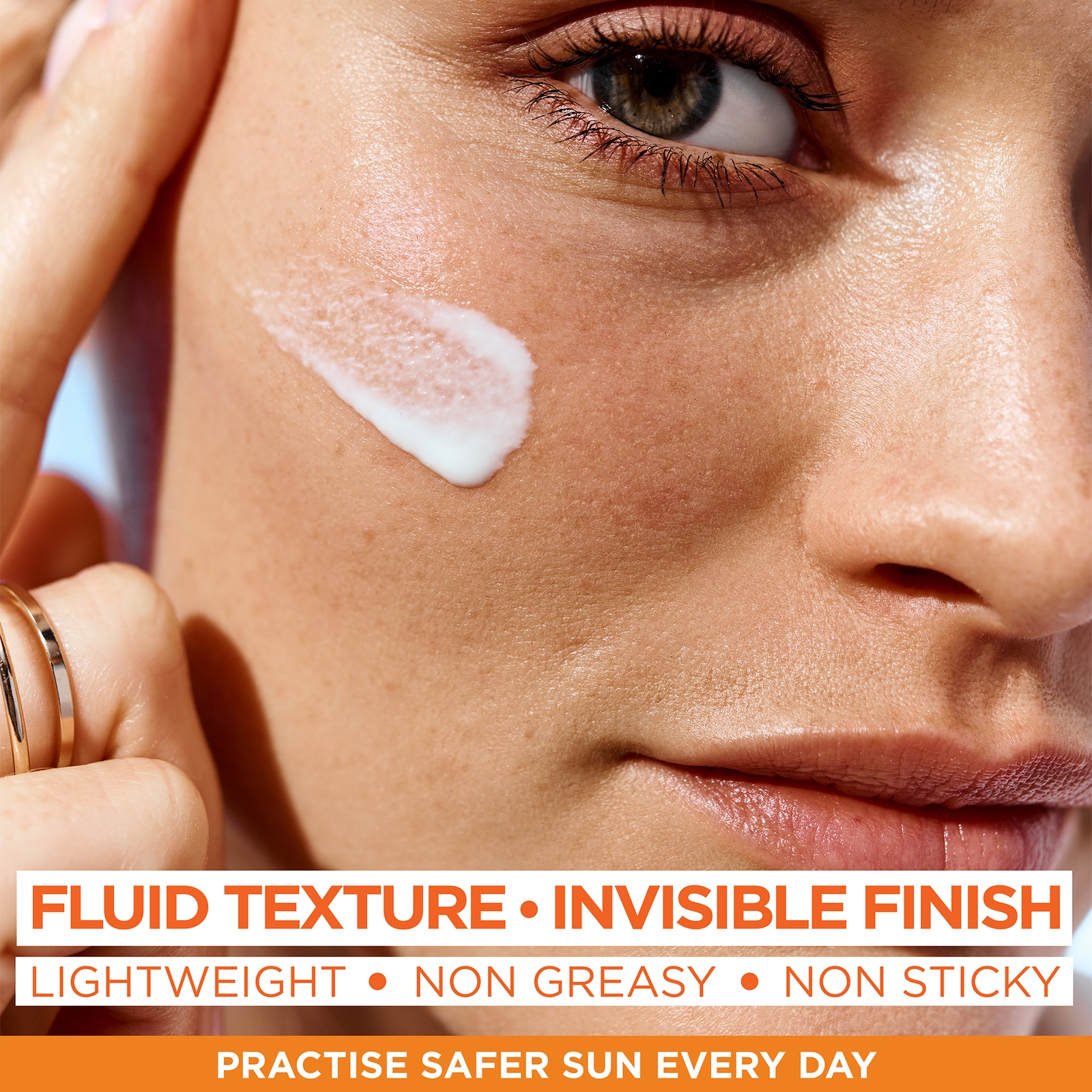Thumbnail - Garnier Glow and Protect Duo: Natural Bronzer Self-Tan Drops and Ambre Solaire Vitamin C Facial SPF50+ Fluid