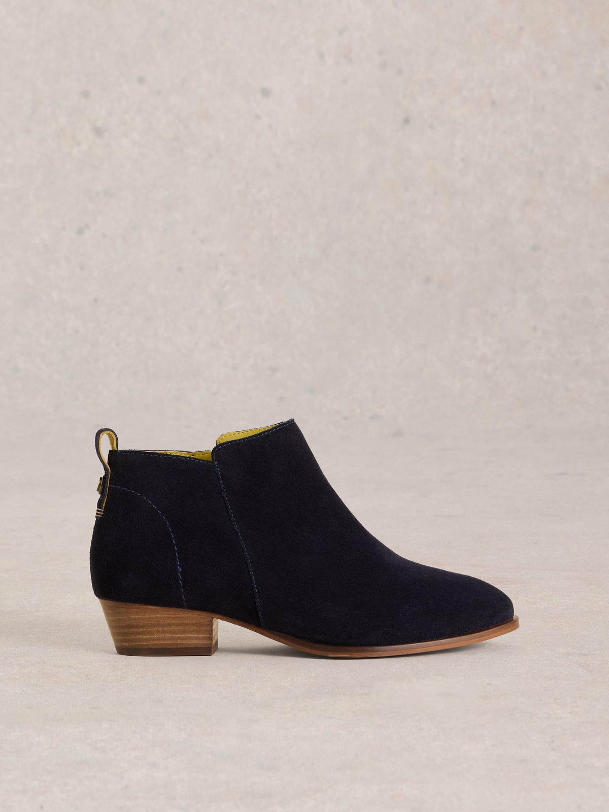 Wildlederstiefeletten mit weiter Passform - 41