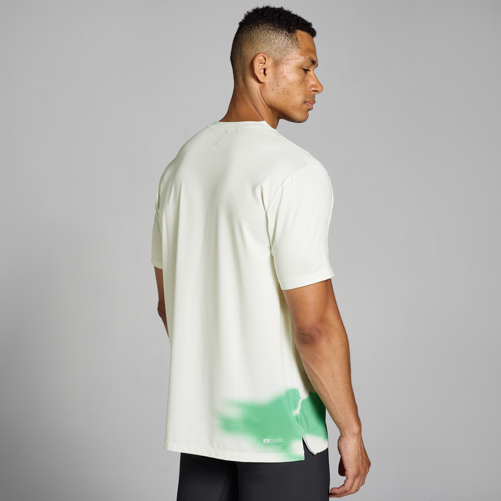 5059883372587 - Herren Velocity Netz-T-Shirt mit Aufdruck – Misty Green - XXL 5059883372587 - Herren Velocity Netz-T-Shirt mit Aufdruck – Misty Green - XXL