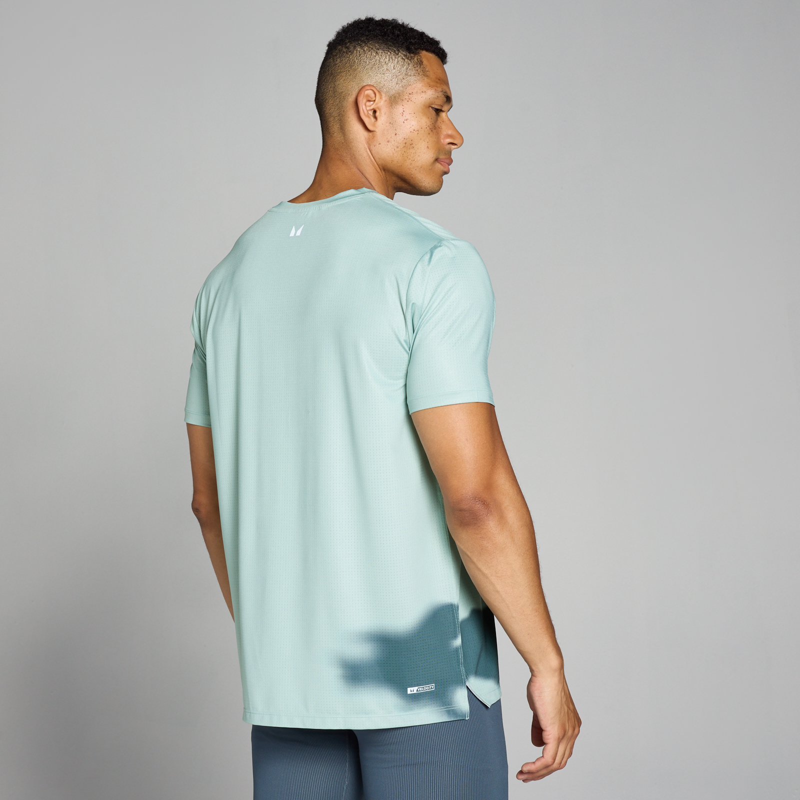 5059883372648 - Herren Velocity Netz-T-Shirt mit Aufdruck – Grauer Nebel - XL