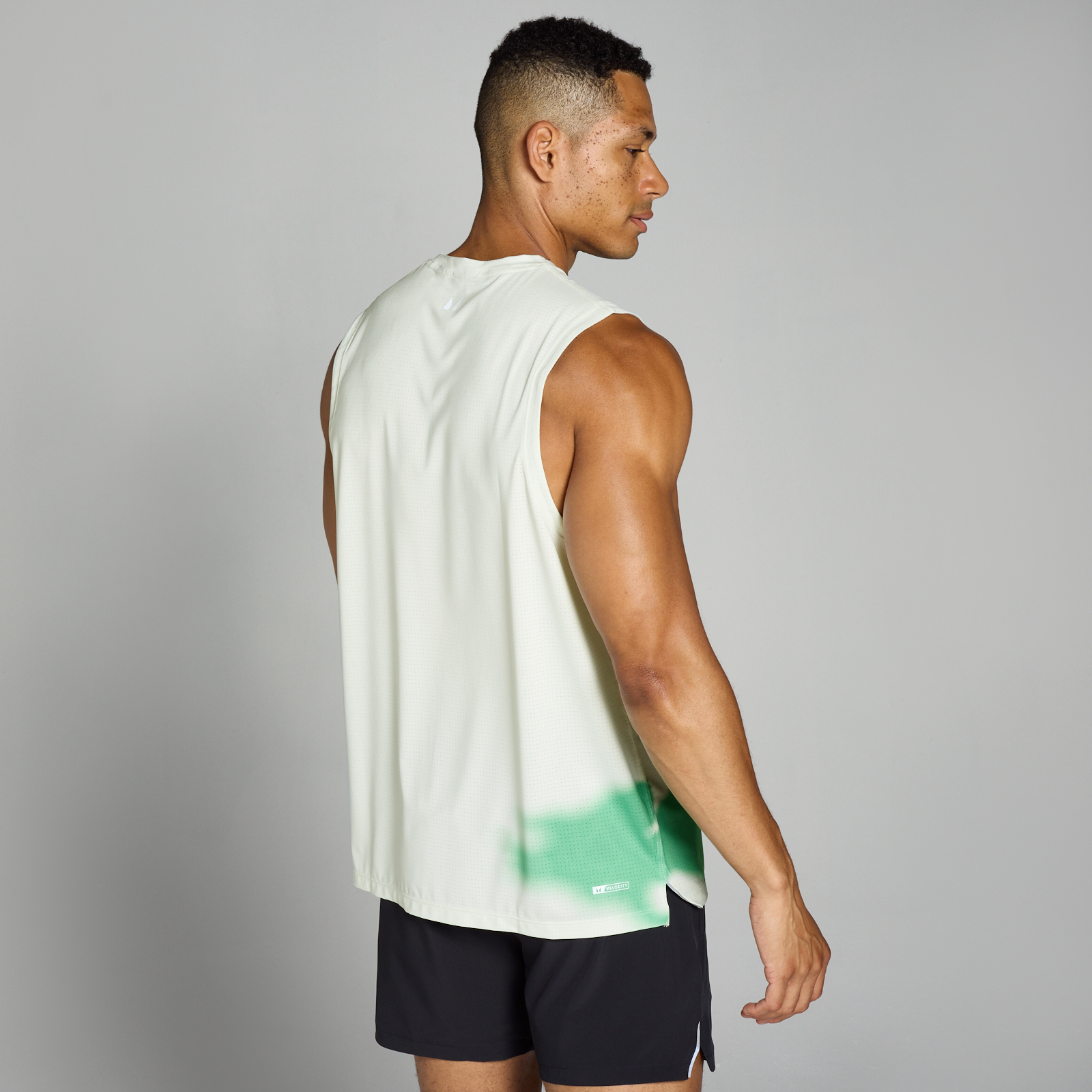 5059883372723 - Herren Velocity Netz-Tanktop mit Aufdruck – Weiß - XXL