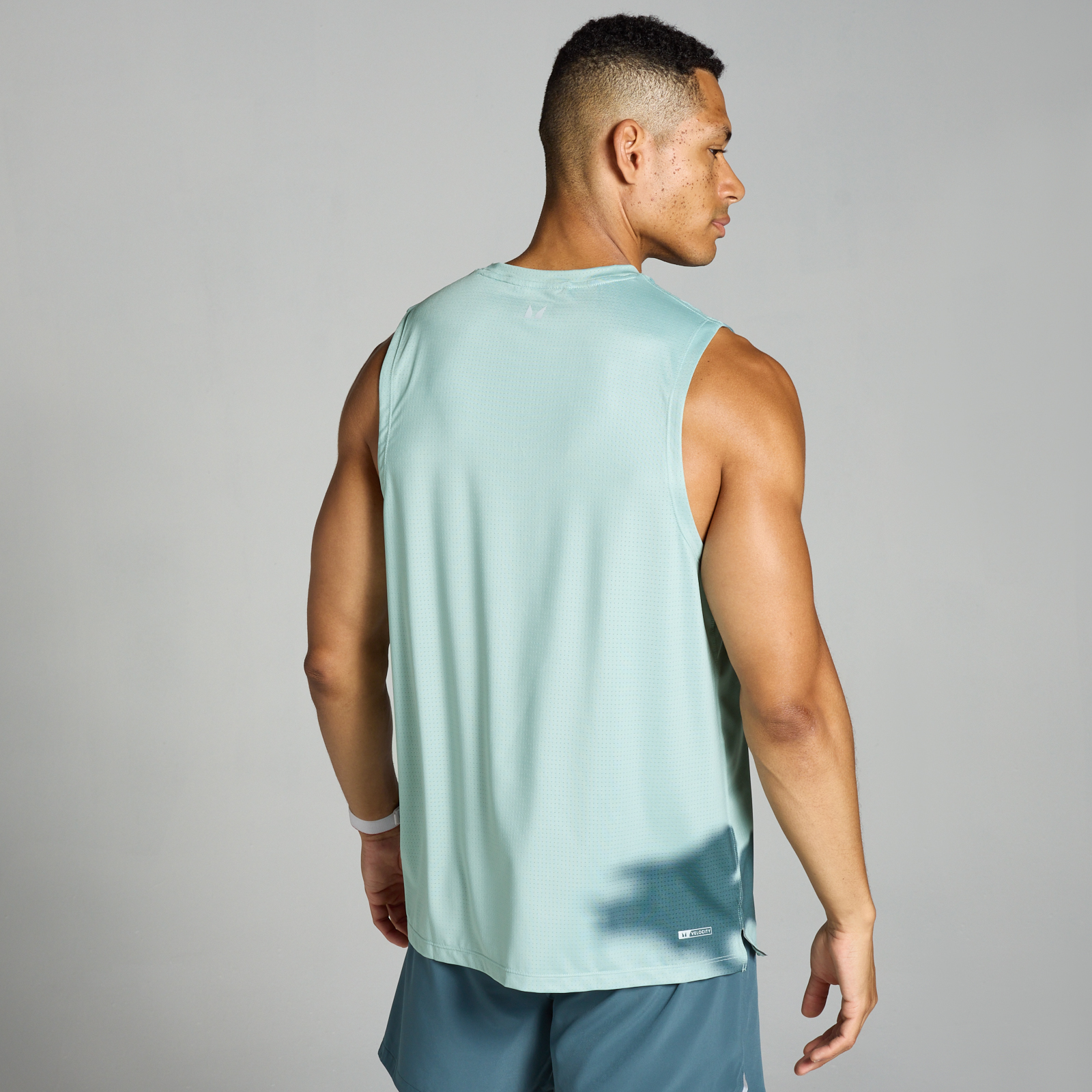 5059883372785 - Herren Velocity Netz-Tanktop mit Aufdruck – Grauer Nebel - XL