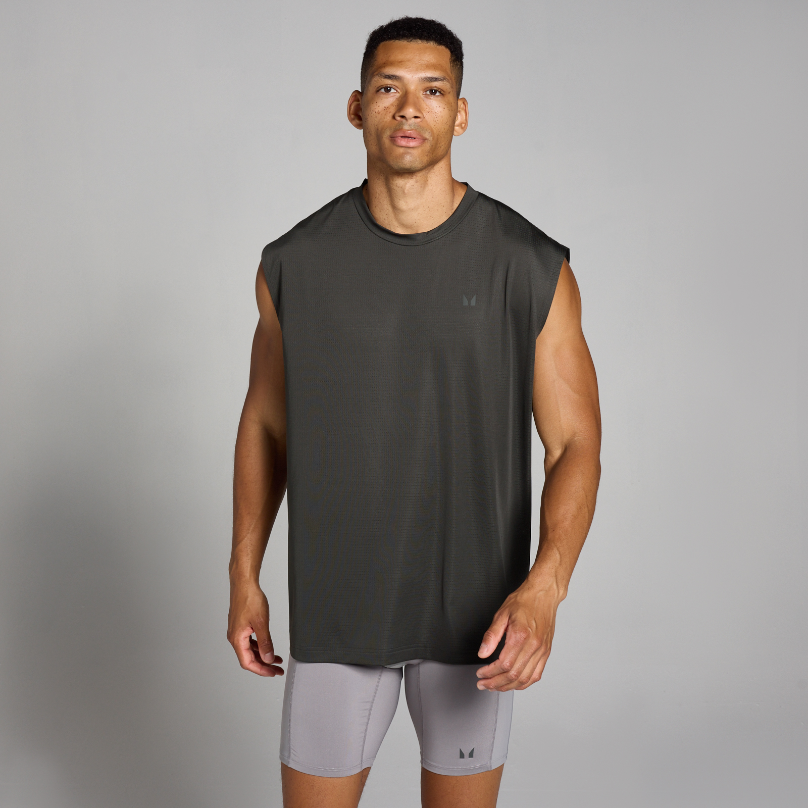 5059883373454 - Herren Tempo Oversize-Netz-Trainings-Tanktop – Nachtgrau - S