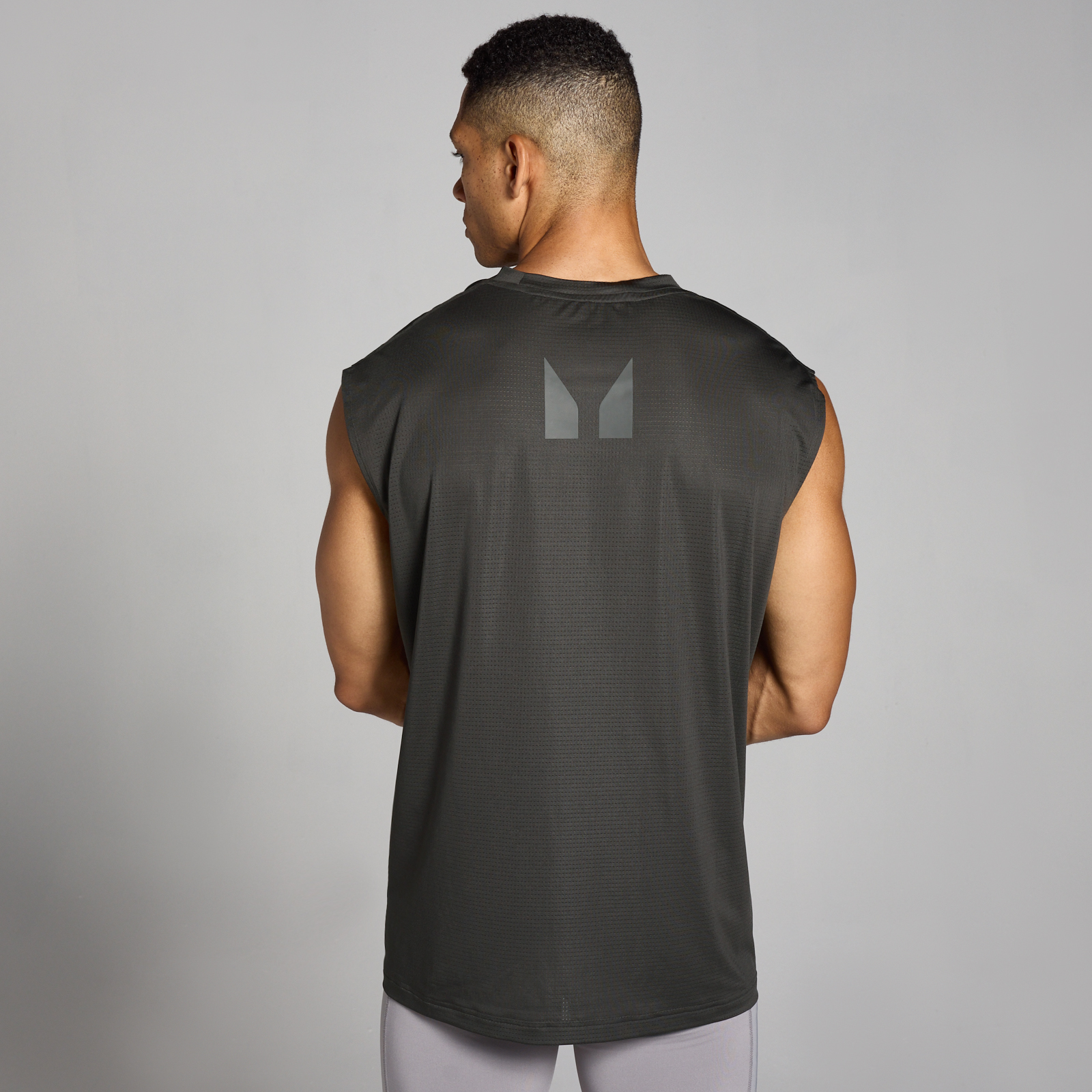5059883373454 - Herren Tempo Oversize-Netz-Trainings-Tanktop – Nachtgrau - S