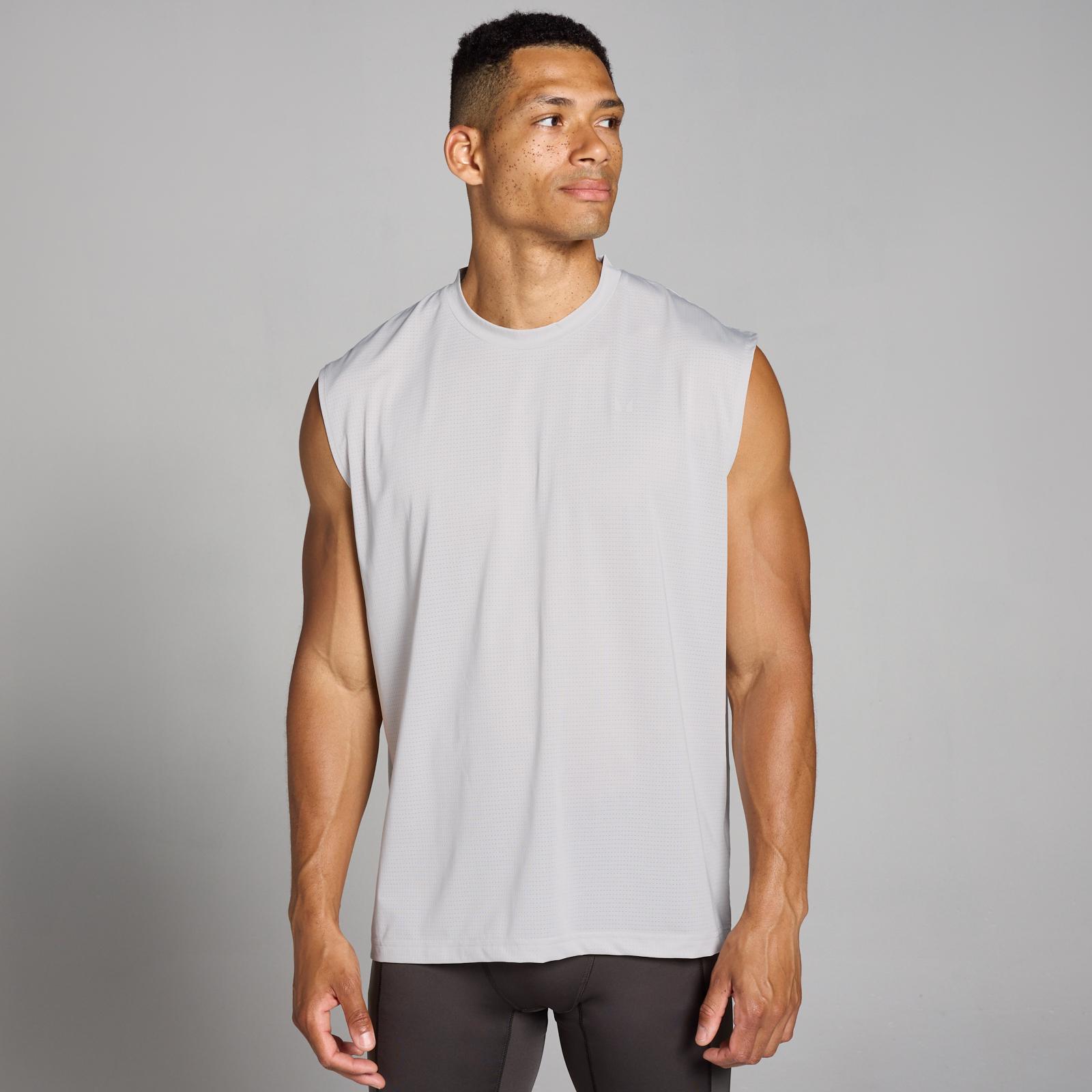 5059883373515 - Herren Tempo Oversize-Netz-Trainings-Tanktop – Sanftgrau - XS