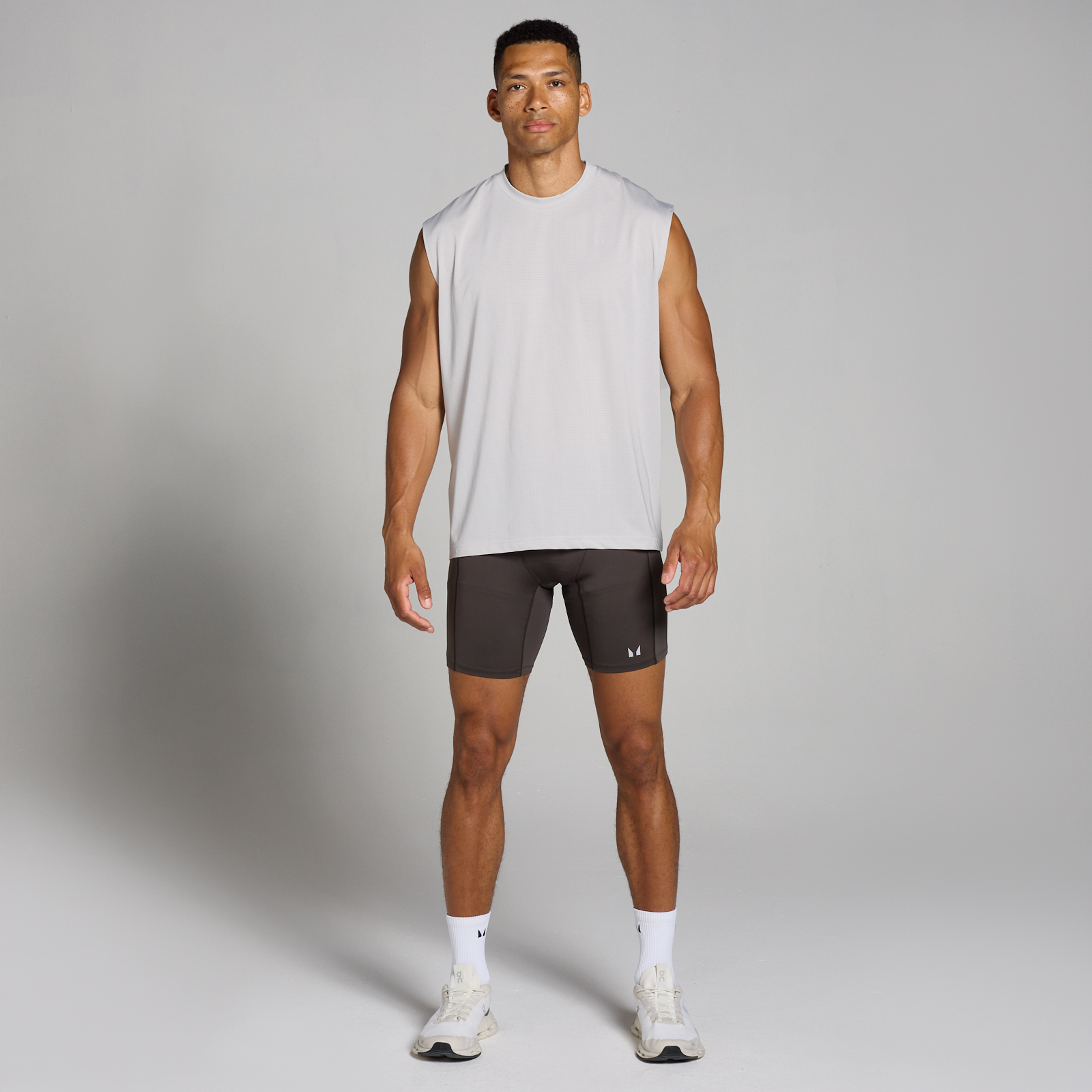 5059883373515 - Herren Tempo Oversize-Netz-Trainings-Tanktop – Sanftgrau - XS