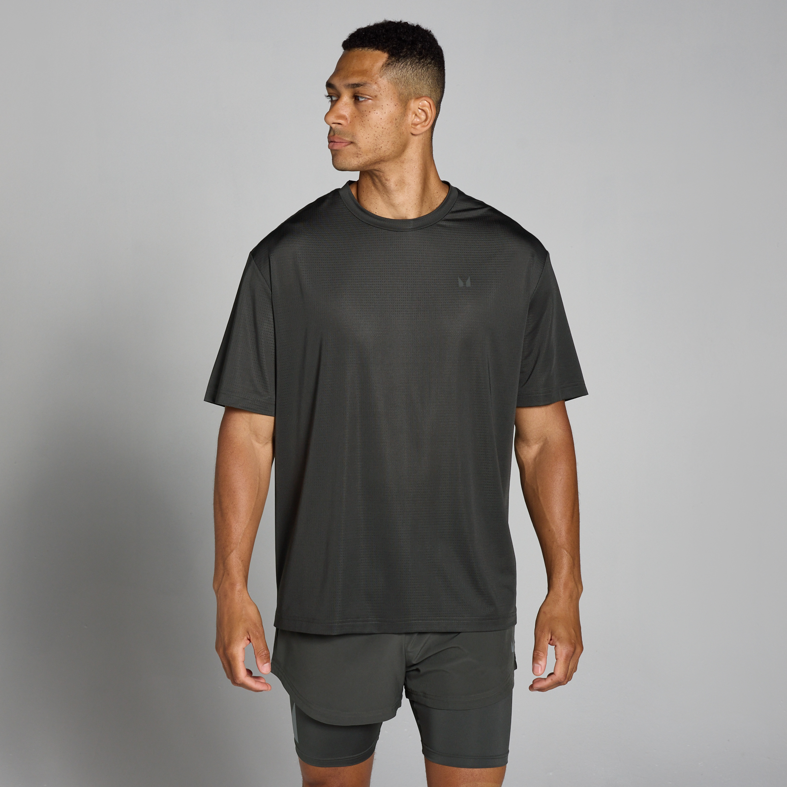 5059883373331 - Herren Tempo Oversize-Netz-Trainings-T-Shirt – Nachtgrau - L