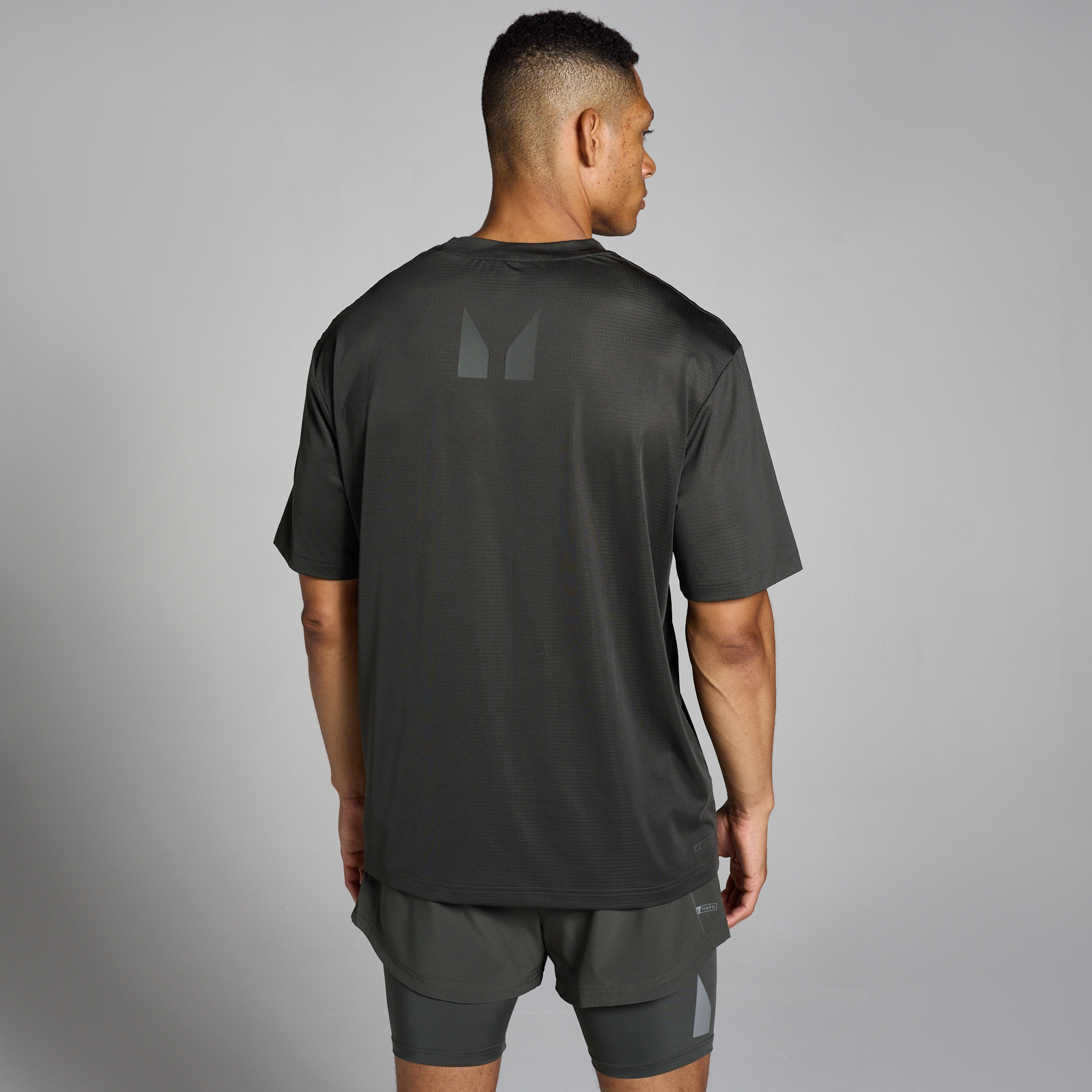 5059883373331 - Herren Tempo Oversize-Netz-Trainings-T-Shirt – Nachtgrau - L