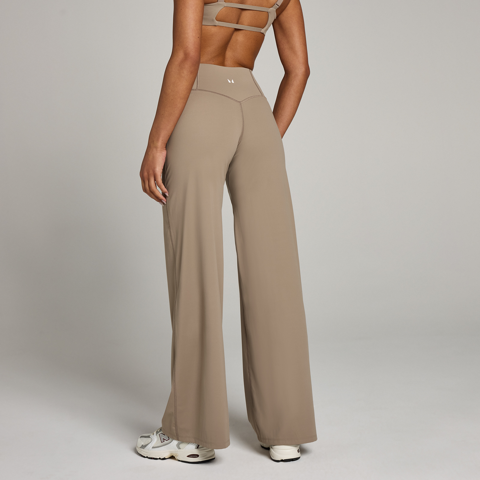5059883378824 - Damen Studio Cross Over Legging mit weitem Bein – Helles Graubraun - M 5059883378824 - Damen Studio Cross Over Legging mit weitem Bein – Helles Graubraun - M