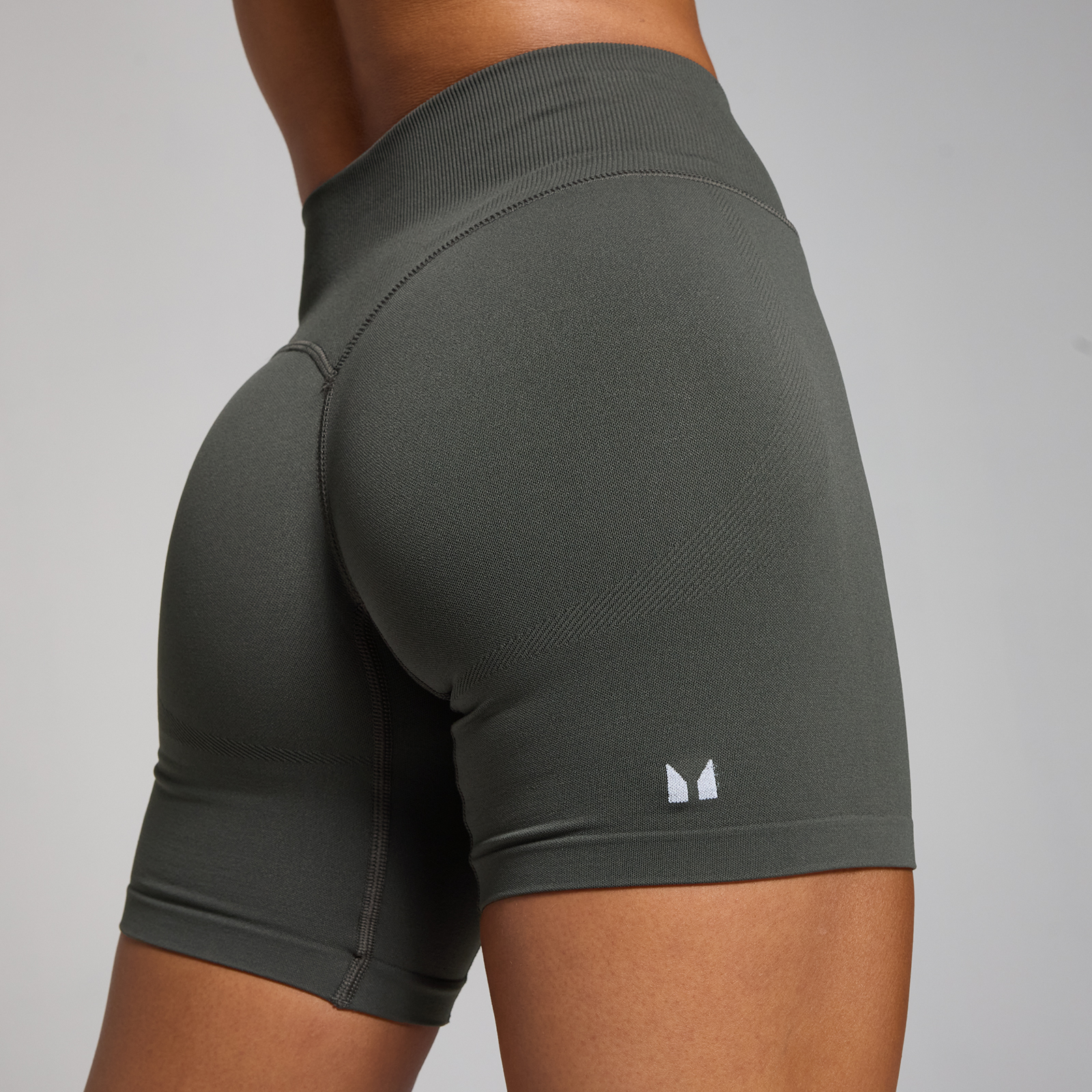 Thumbnail - MP Damen Tempo Mittelhohe Nahtlose Shorts – Nachtgrau - L