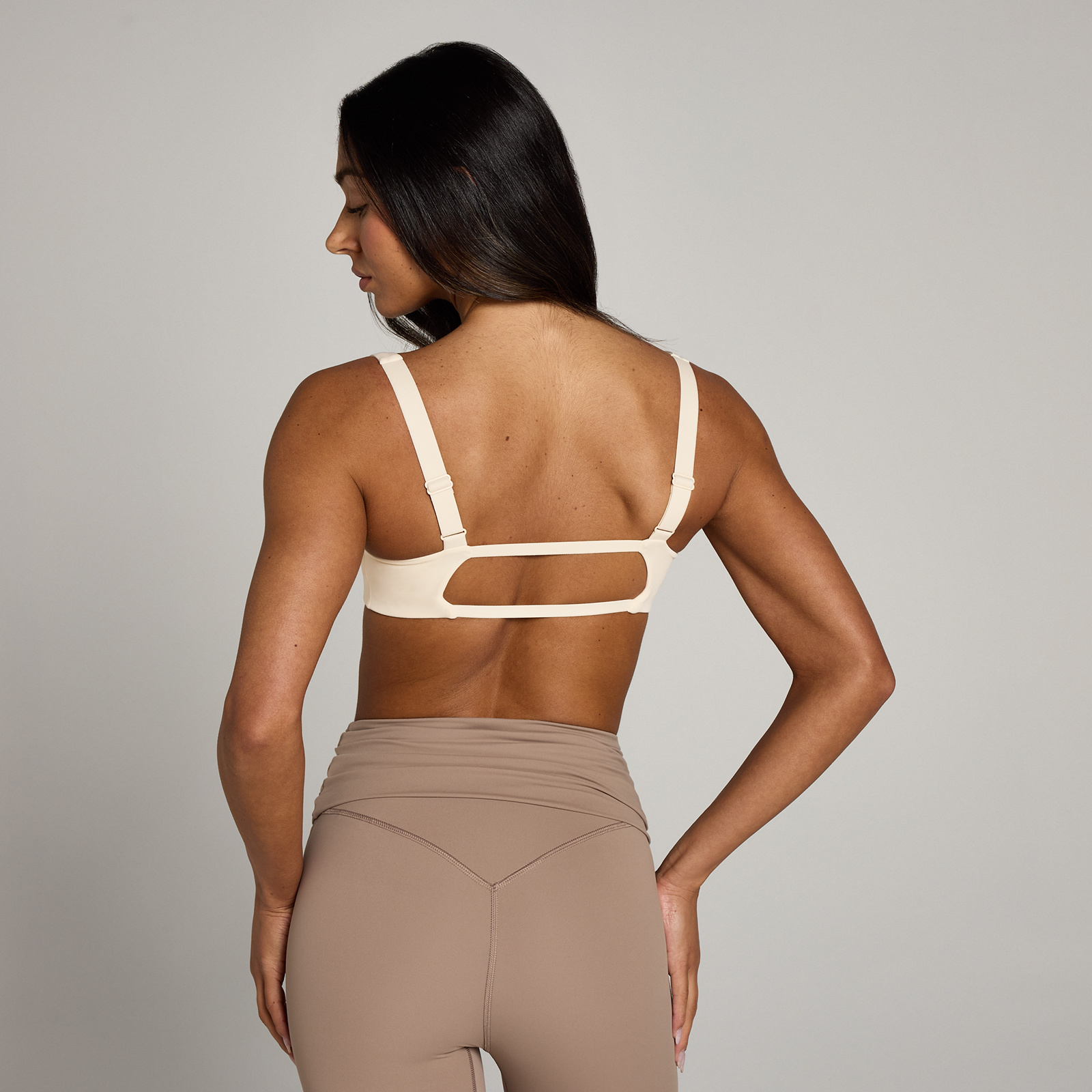 5059883378527 - Damen Studio Sport-BH mit offenem Rückenausschnitt – Helles Cremeweiß - M 5059883378527 - Damen Studio Sport-BH mit offenem Rückenausschnitt – Helles Cremeweiß - M