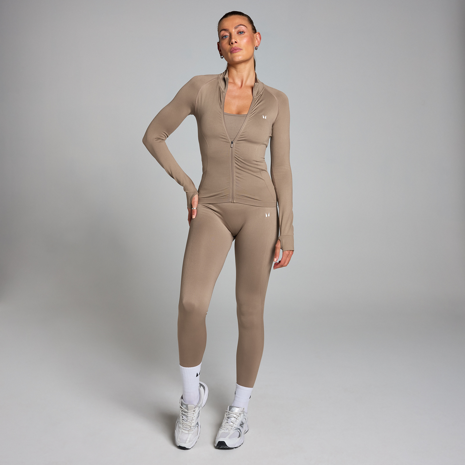 Thumbnail - MP Damen Shape Nahtlose Jacke mit durchgehendem Reißverschluss – Helles Graubraun - XL