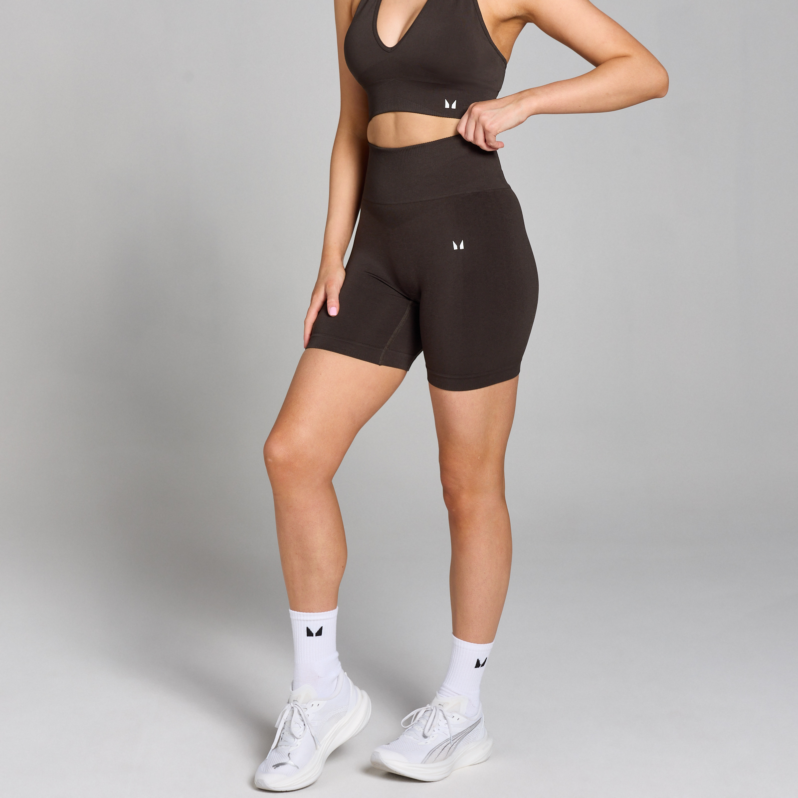 5059883387901 - MP Damen Tempo Nahtlose Scrunch-Shorts – Schokolade - XL
